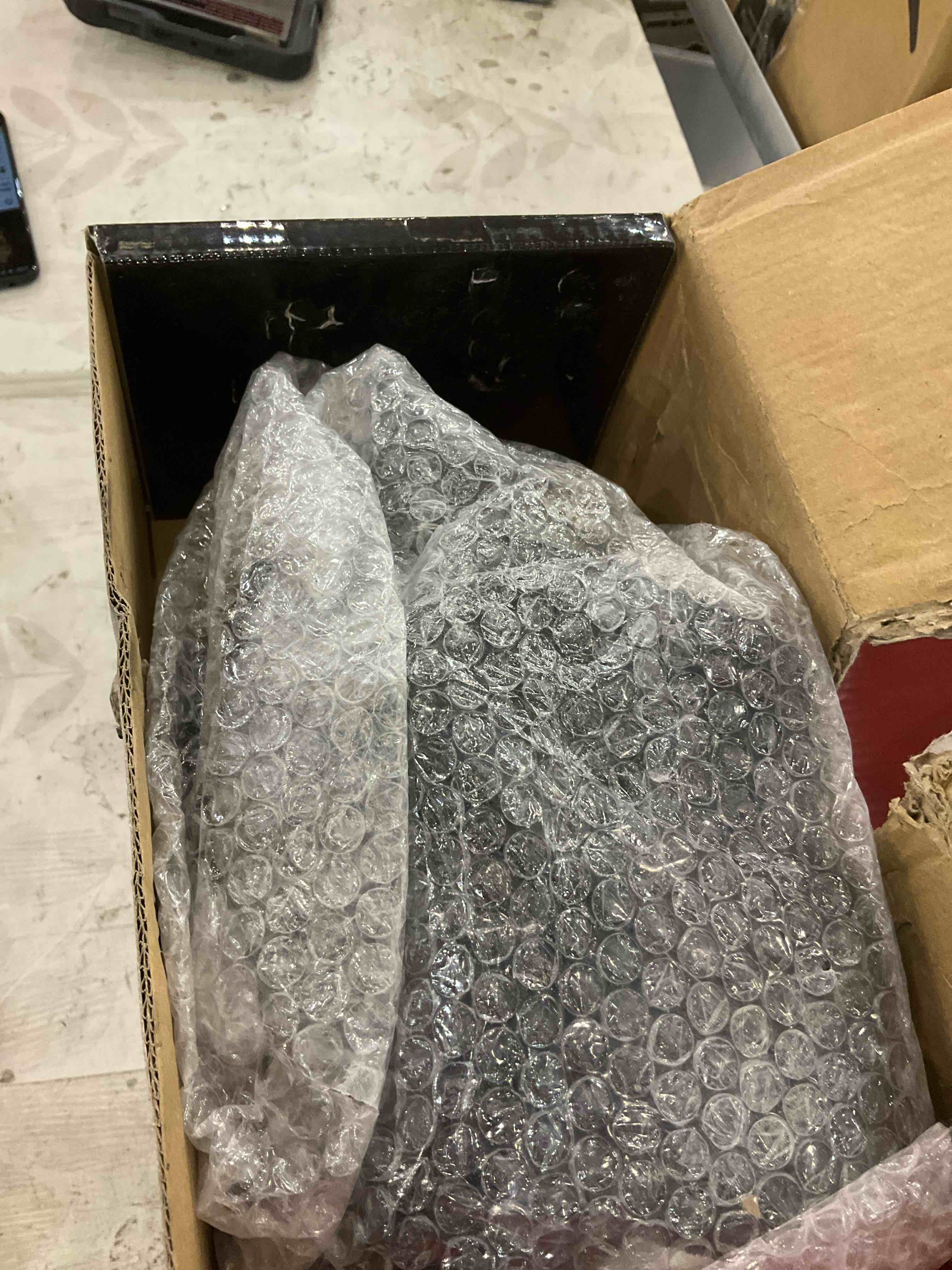 https://s3.amazonaws.com/lotting-images-prod/BargainHunt/EXS01582338_1717501961099.jpeg