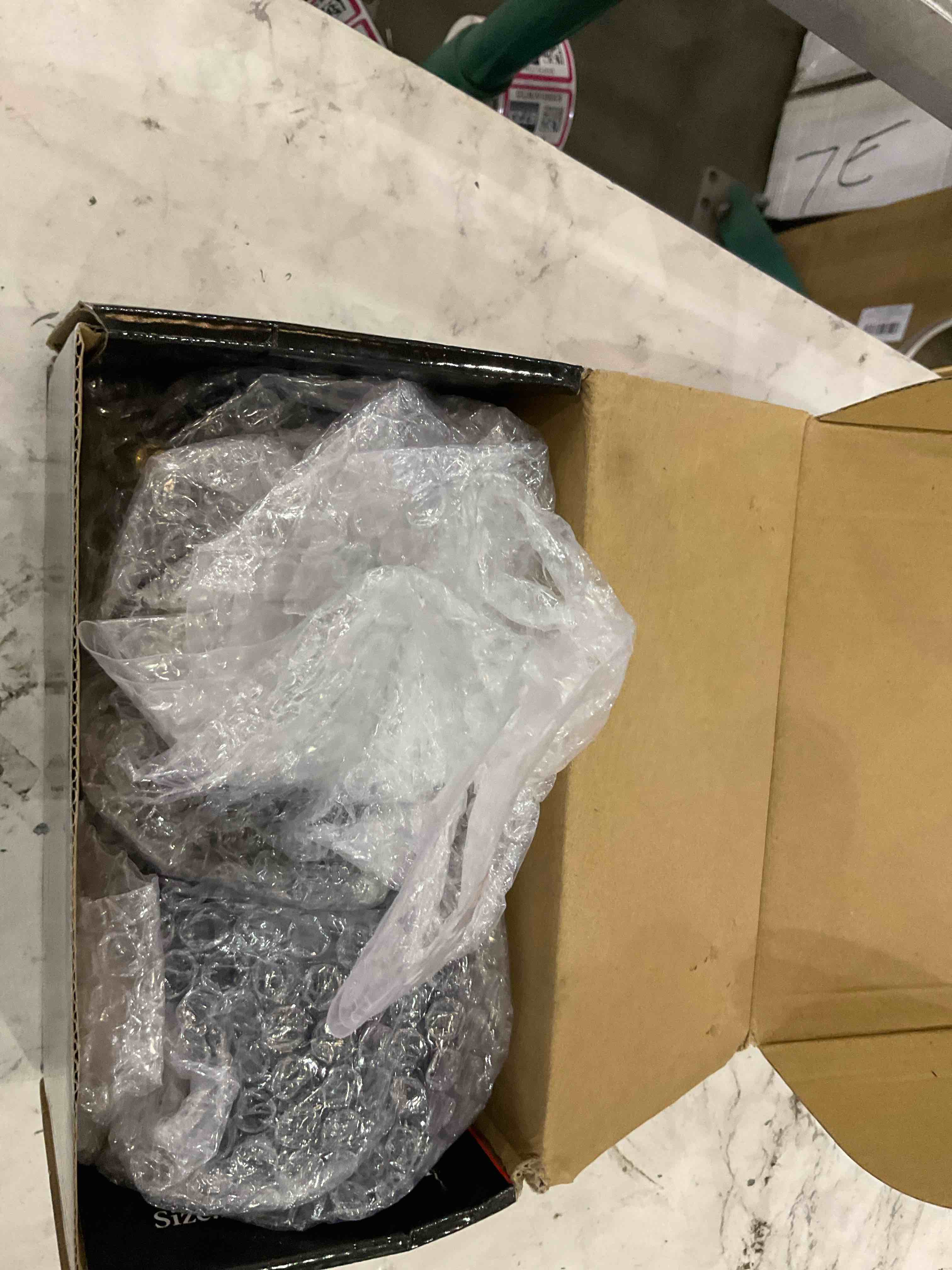 https://s3.amazonaws.com/lotting-images-prod/BargainHunt/EXS01582409_1718110342681.jpeg
