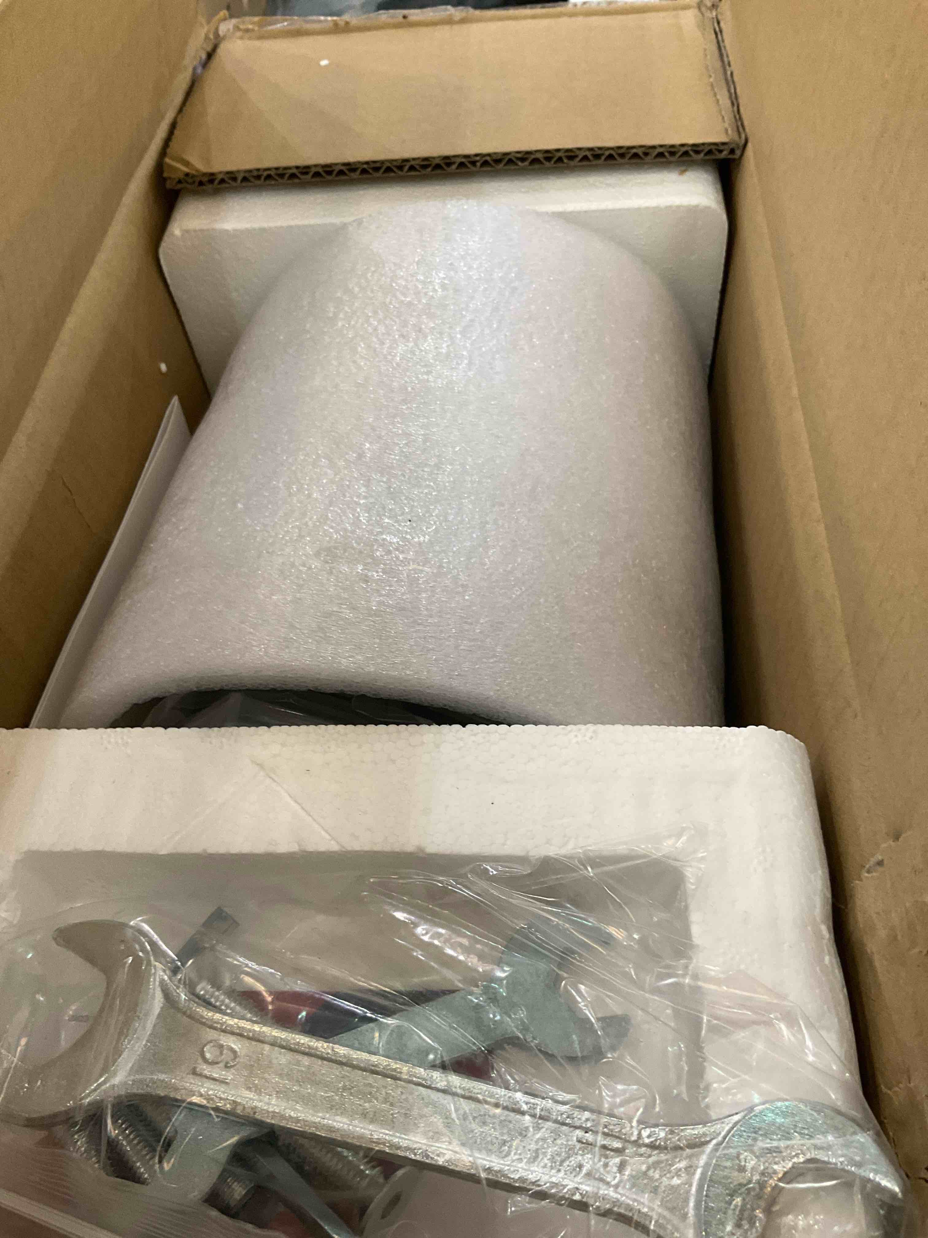 https://s3.amazonaws.com/lotting-images-prod/BargainHunt/EXS01582573_1714064810788.jpeg