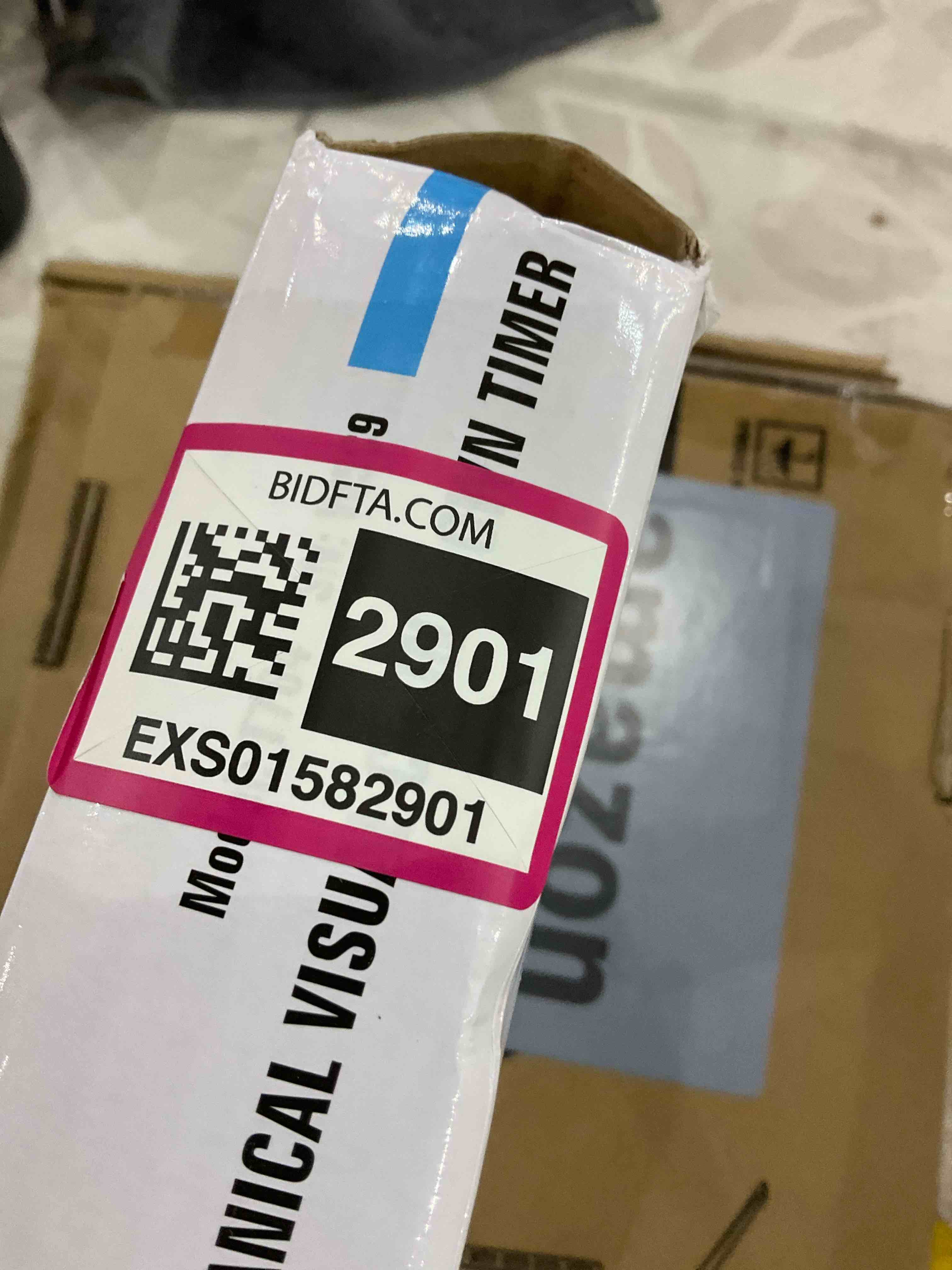 https://s3.amazonaws.com/lotting-images-prod/BargainHunt/EXS01582901_1715945828131.jpeg