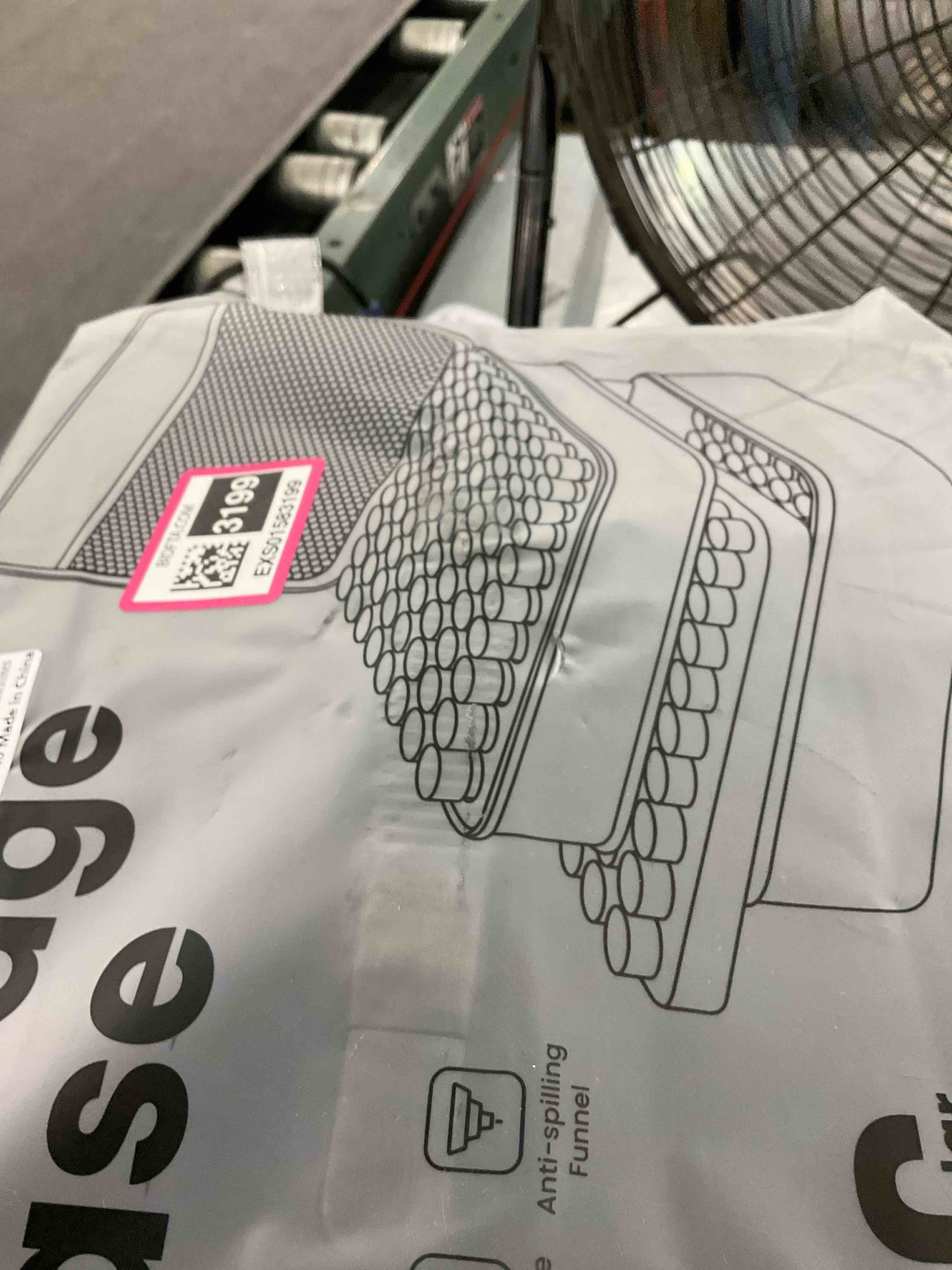 https://s3.amazonaws.com/lotting-images-prod/BargainHunt/EXS01583199_1714411388286.jpeg