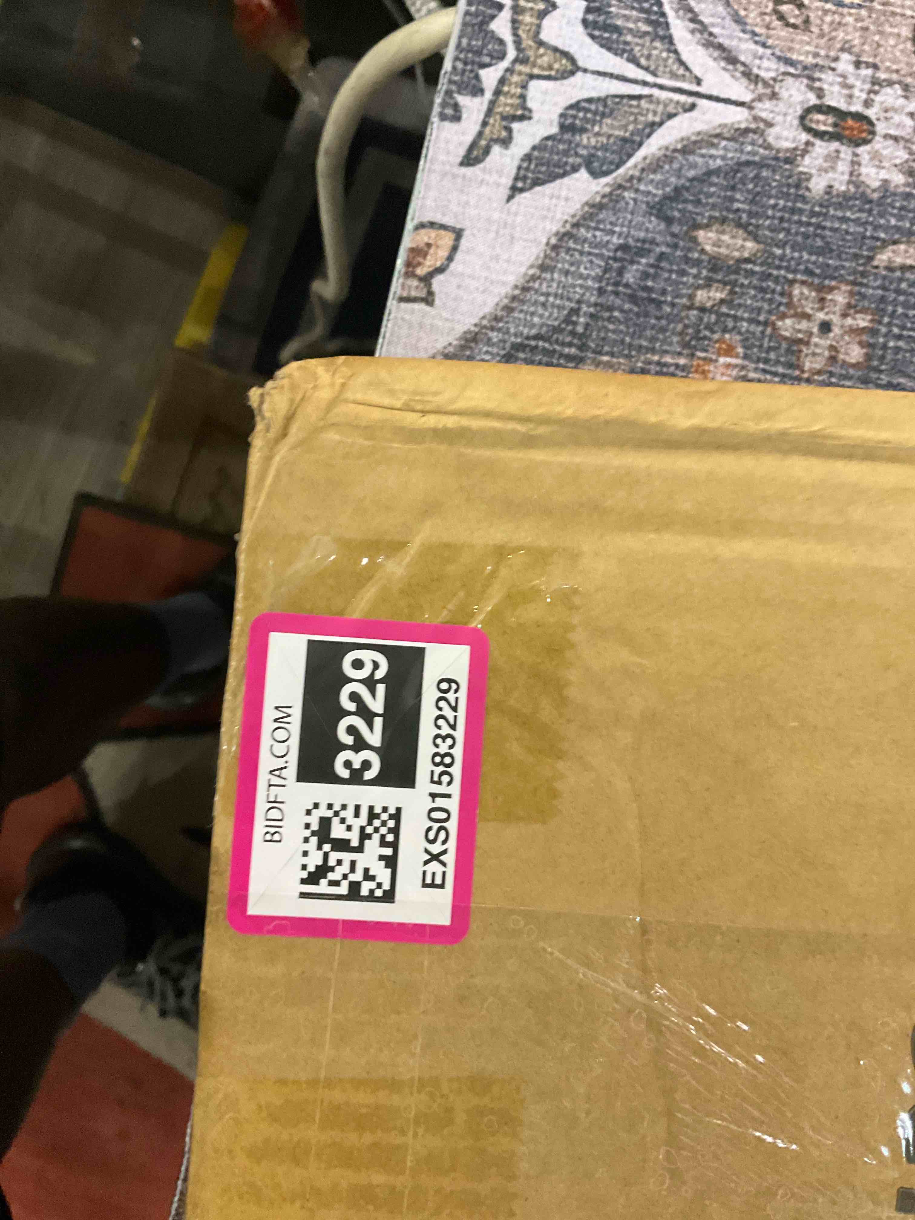 https://s3.amazonaws.com/lotting-images-prod/BargainHunt/EXS01583229_1714389866770.jpeg