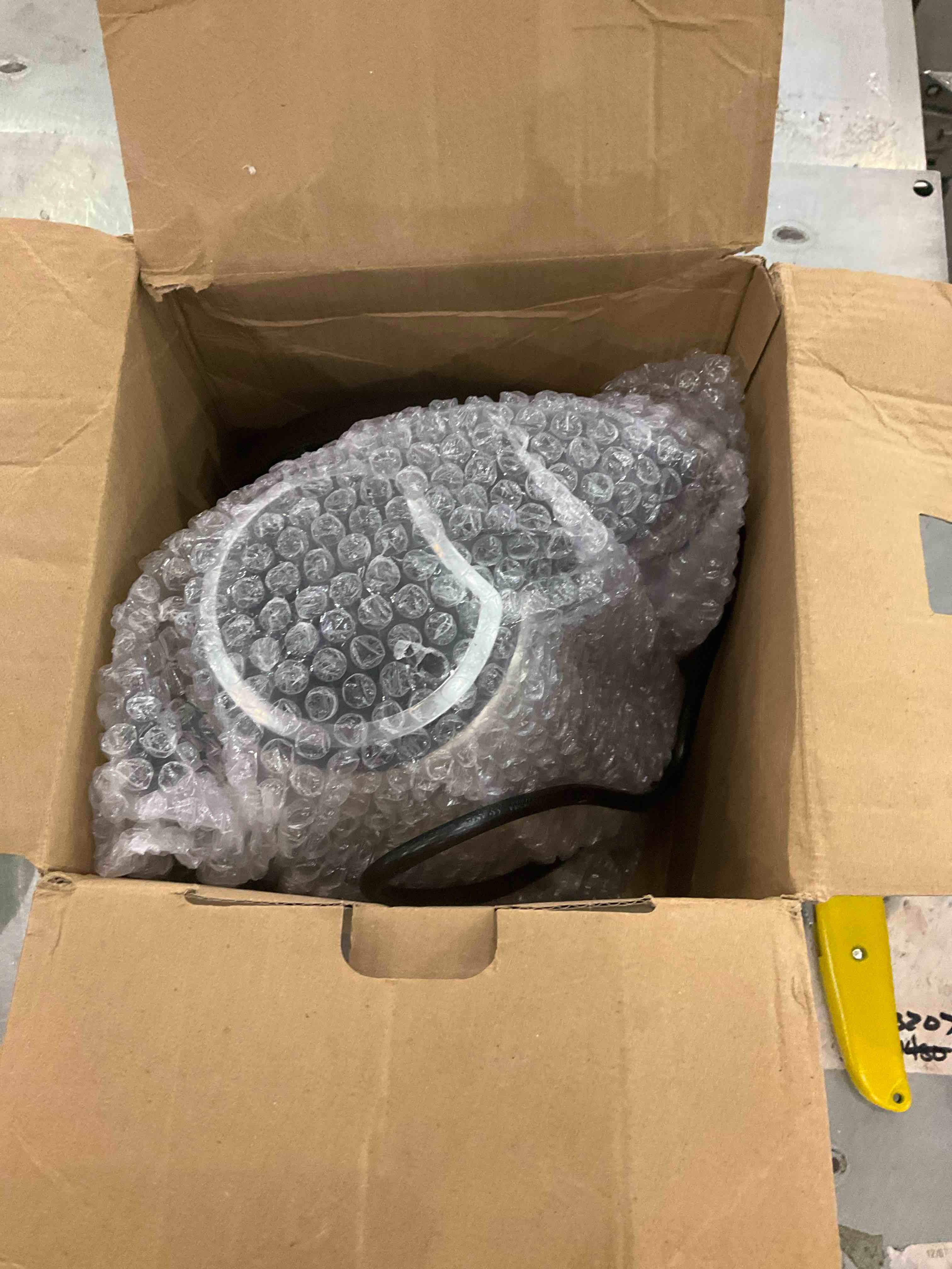 https://s3.amazonaws.com/lotting-images-prod/BargainHunt/EXS01583242_1714395028876.jpeg