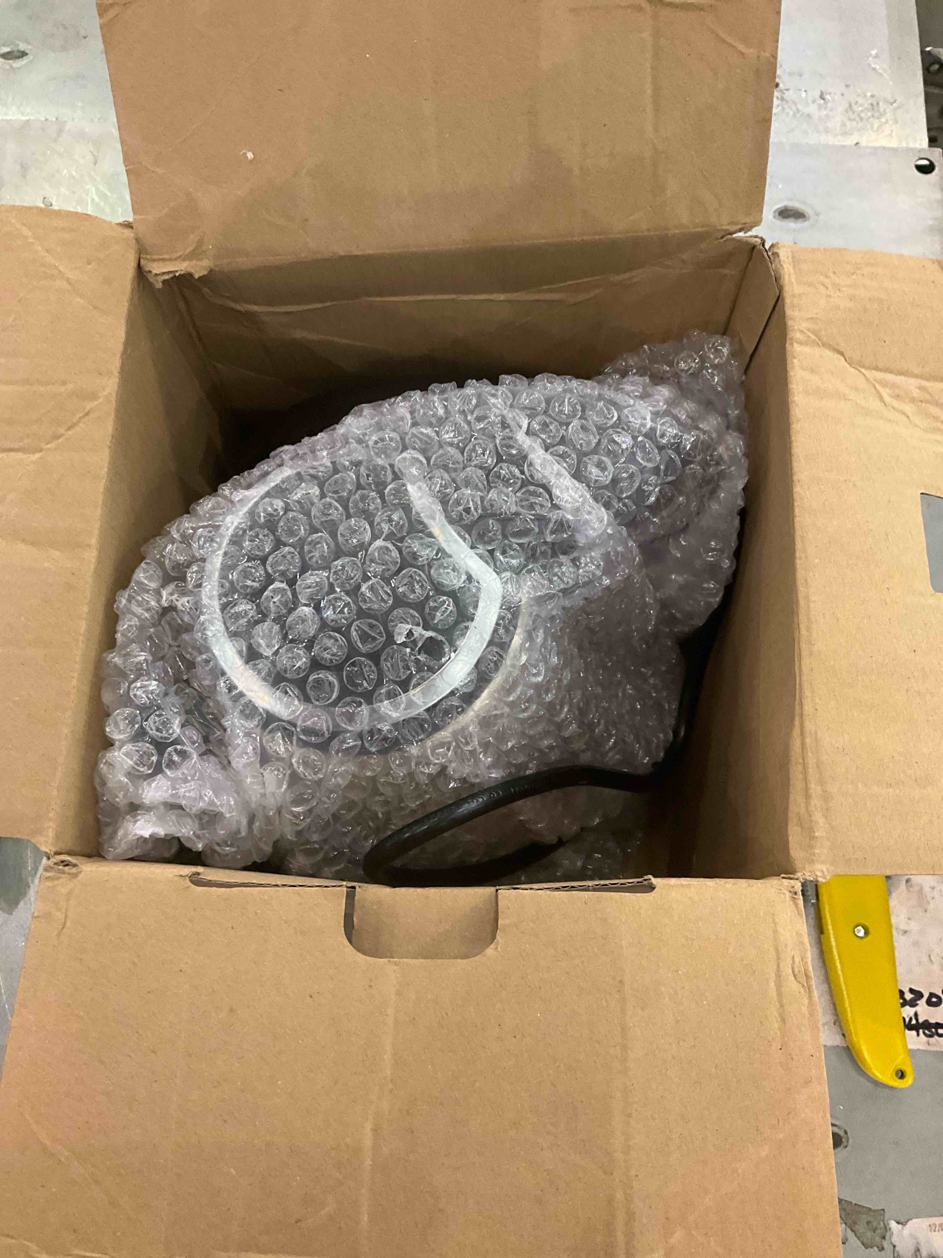 https://s3.amazonaws.com/lotting-images-prod/BargainHunt/EXS01583242_1714395030090.jpeg