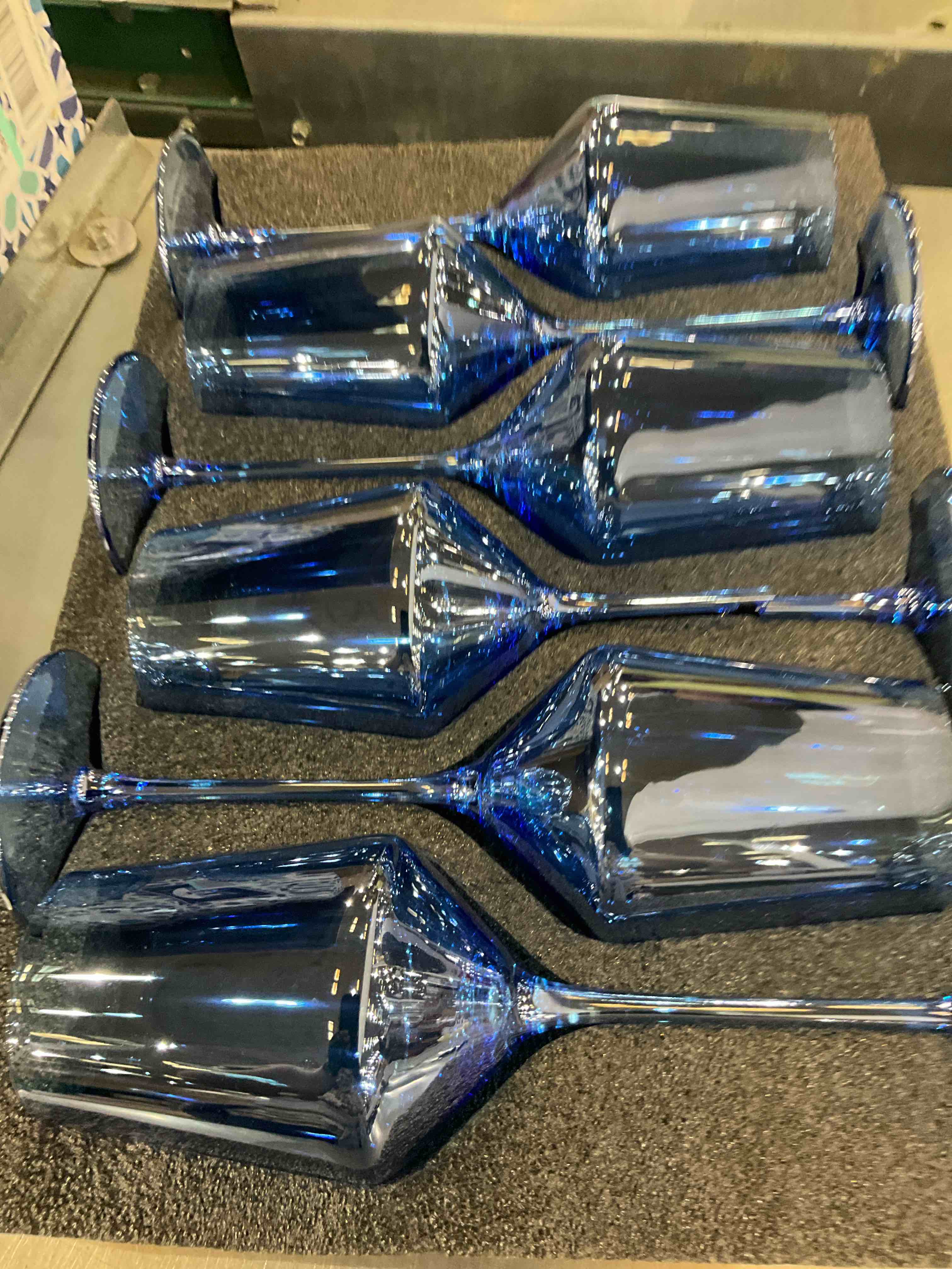 https://s3.amazonaws.com/lotting-images-prod/BargainHunt/EXS01583435_1714490538682.jpeg