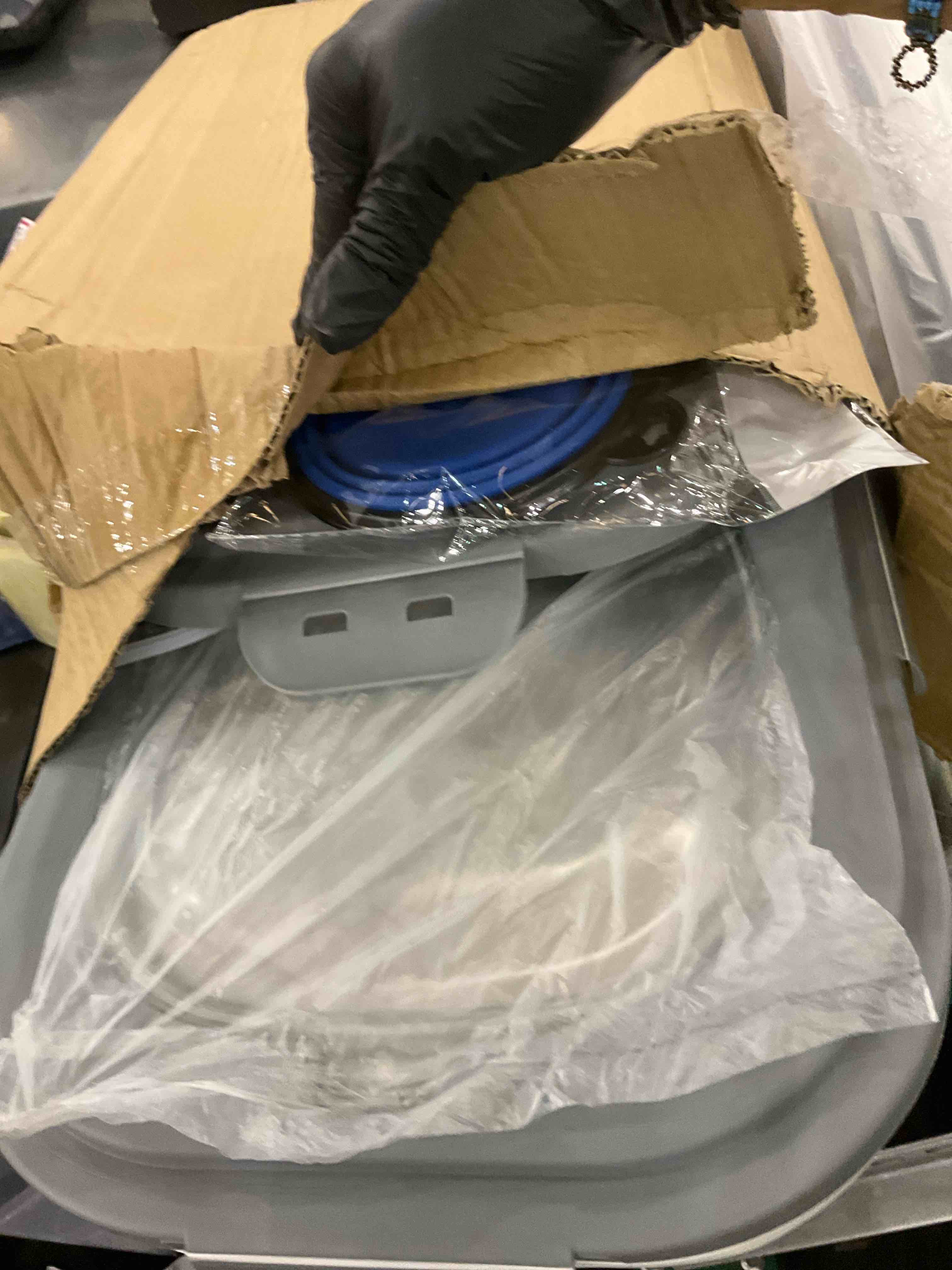 https://s3.amazonaws.com/lotting-images-prod/BargainHunt/EXS01583577_1713979370746.jpeg