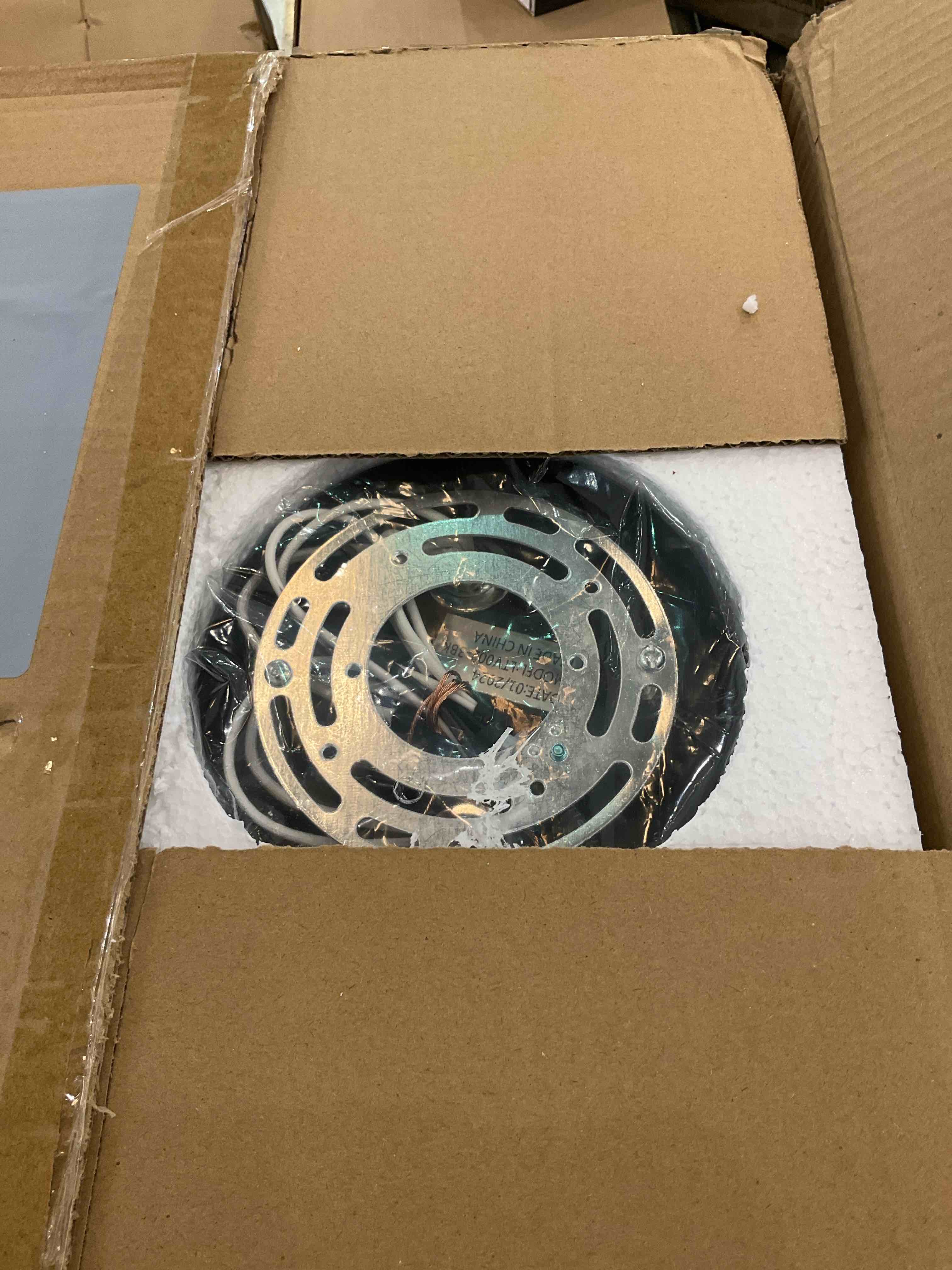 https://s3.amazonaws.com/lotting-images-prod/BargainHunt/EXS01583726_1714495958915.jpeg