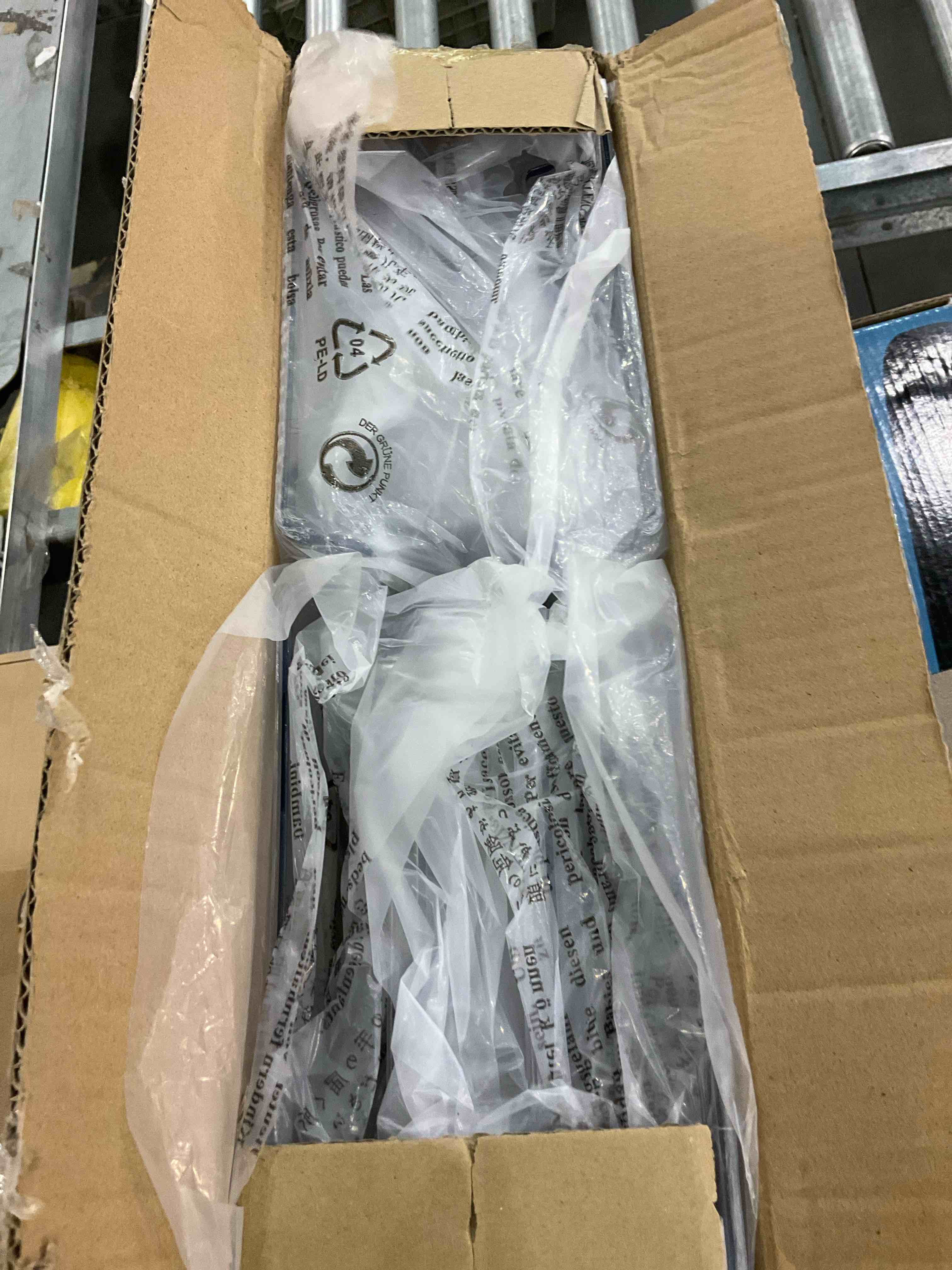 https://s3.amazonaws.com/lotting-images-prod/BargainHunt/EXS01584141_1714563371329.jpeg