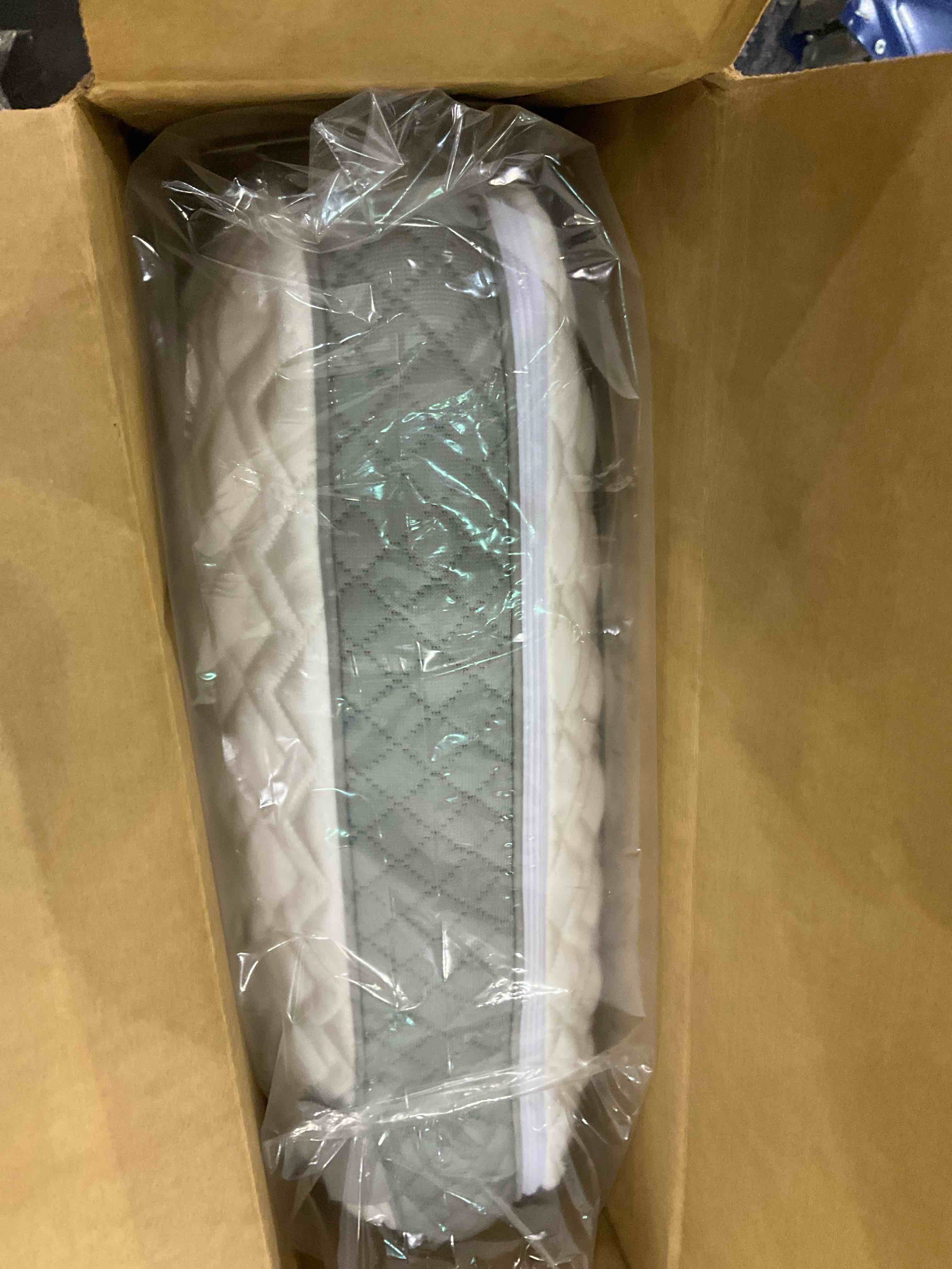 https://s3.amazonaws.com/lotting-images-prod/BargainHunt/EXS01584191_1715601124416.jpeg