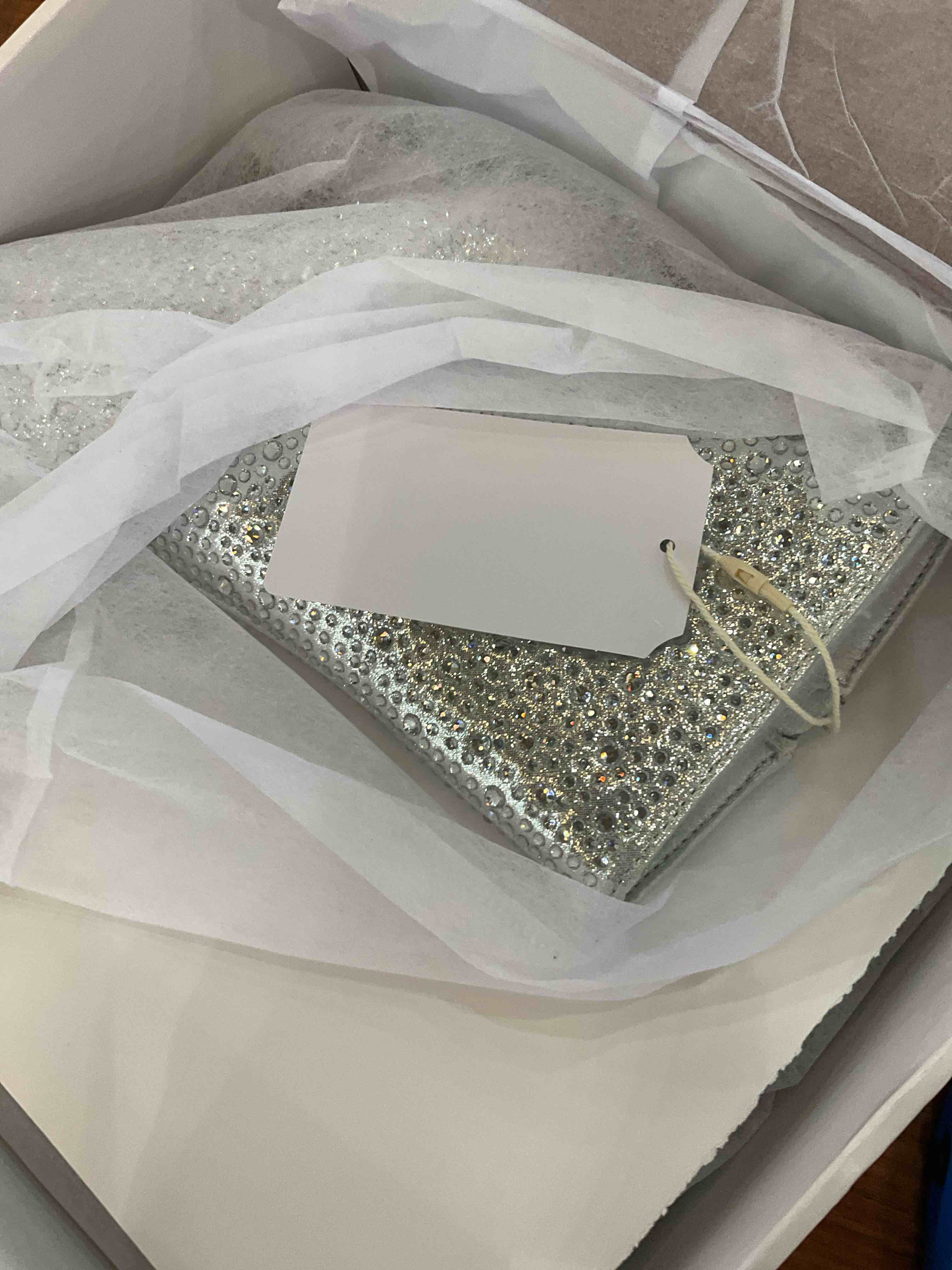 https://s3.amazonaws.com/lotting-images-prod/BargainHunt/EXS01584296_1714409278964.jpeg