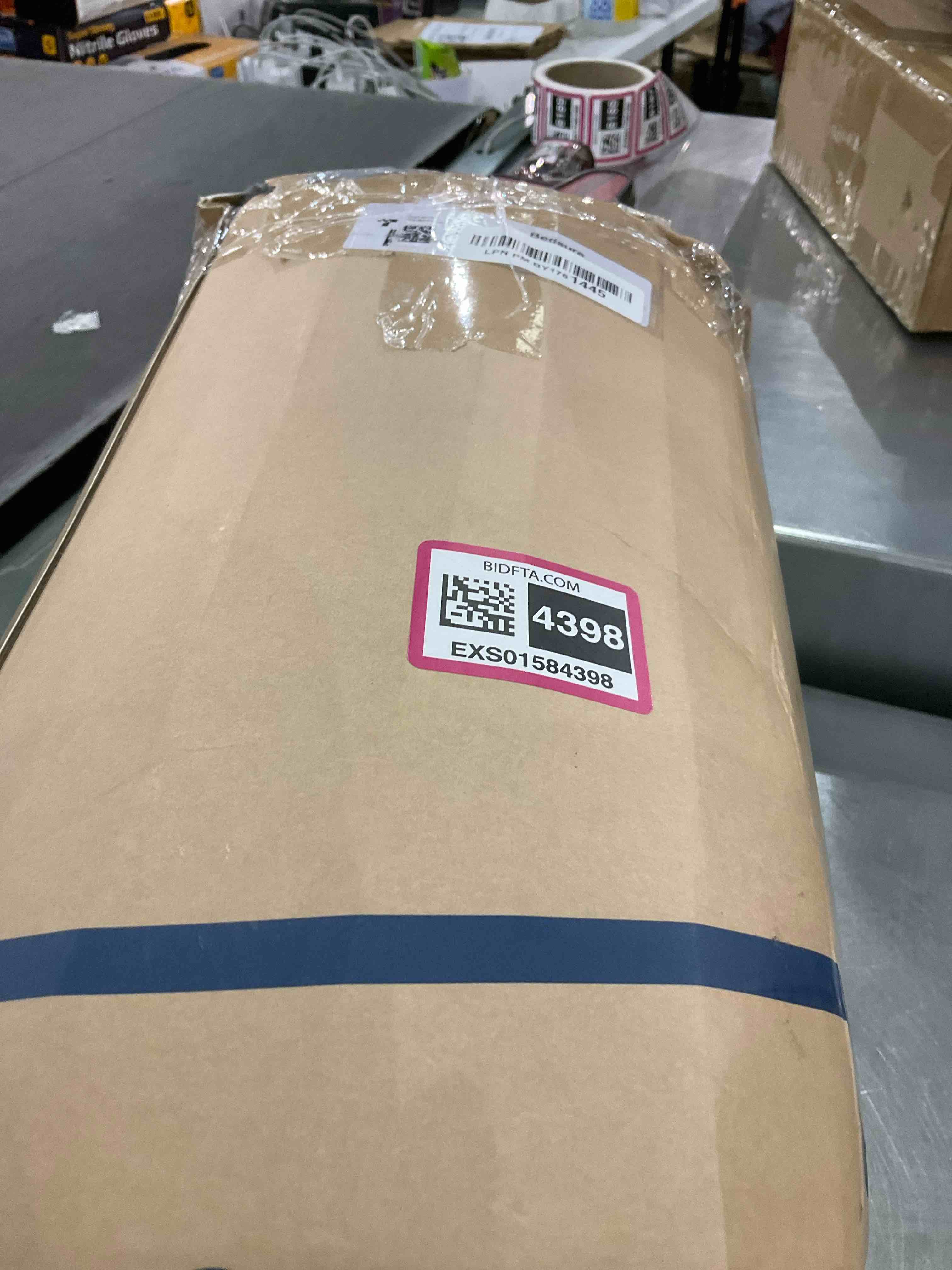 https://s3.amazonaws.com/lotting-images-prod/BargainHunt/EXS01584398_1714652589538.jpeg