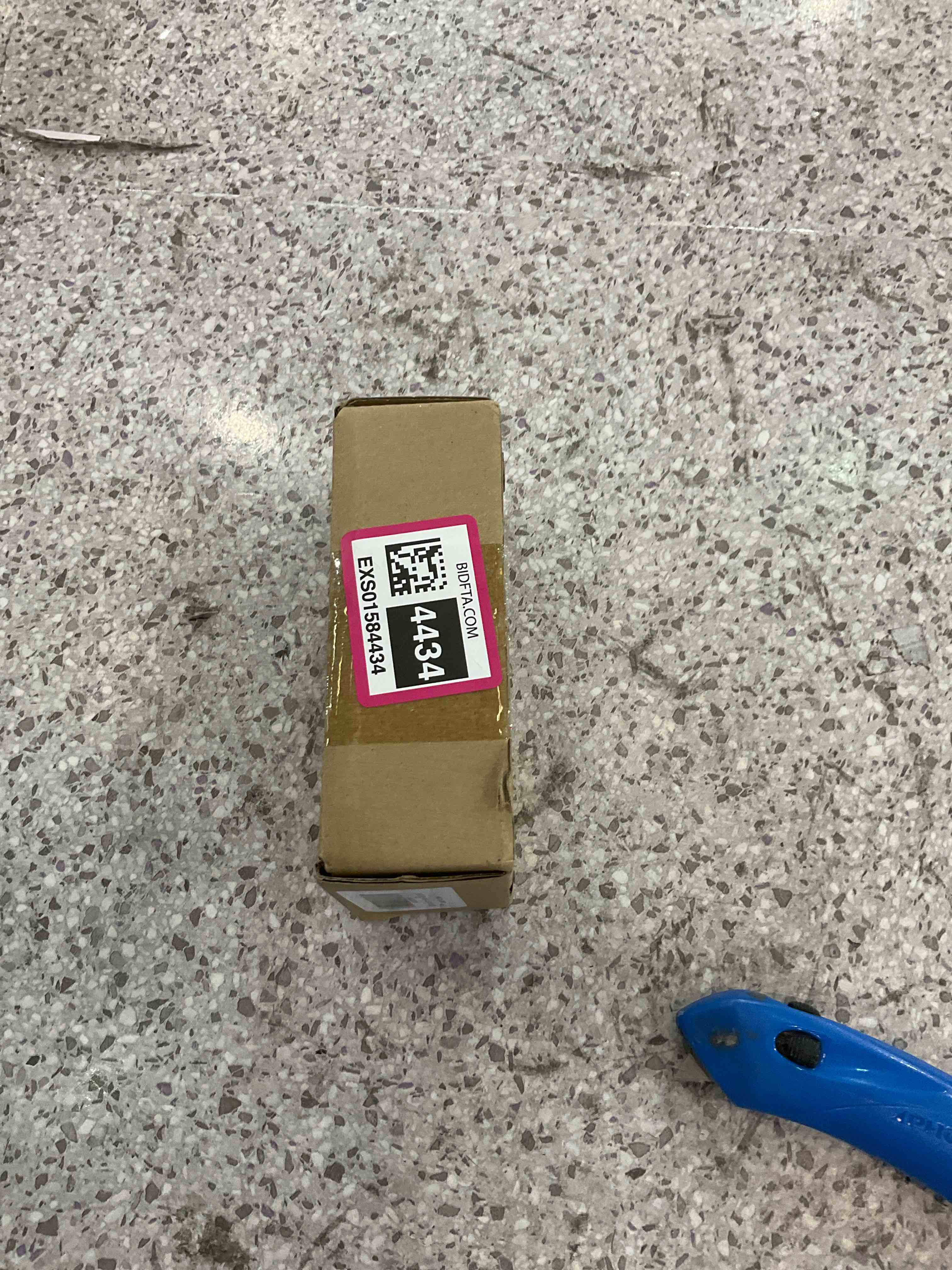 https://s3.amazonaws.com/lotting-images-prod/BargainHunt/EXS01584434_1715193031379.jpeg