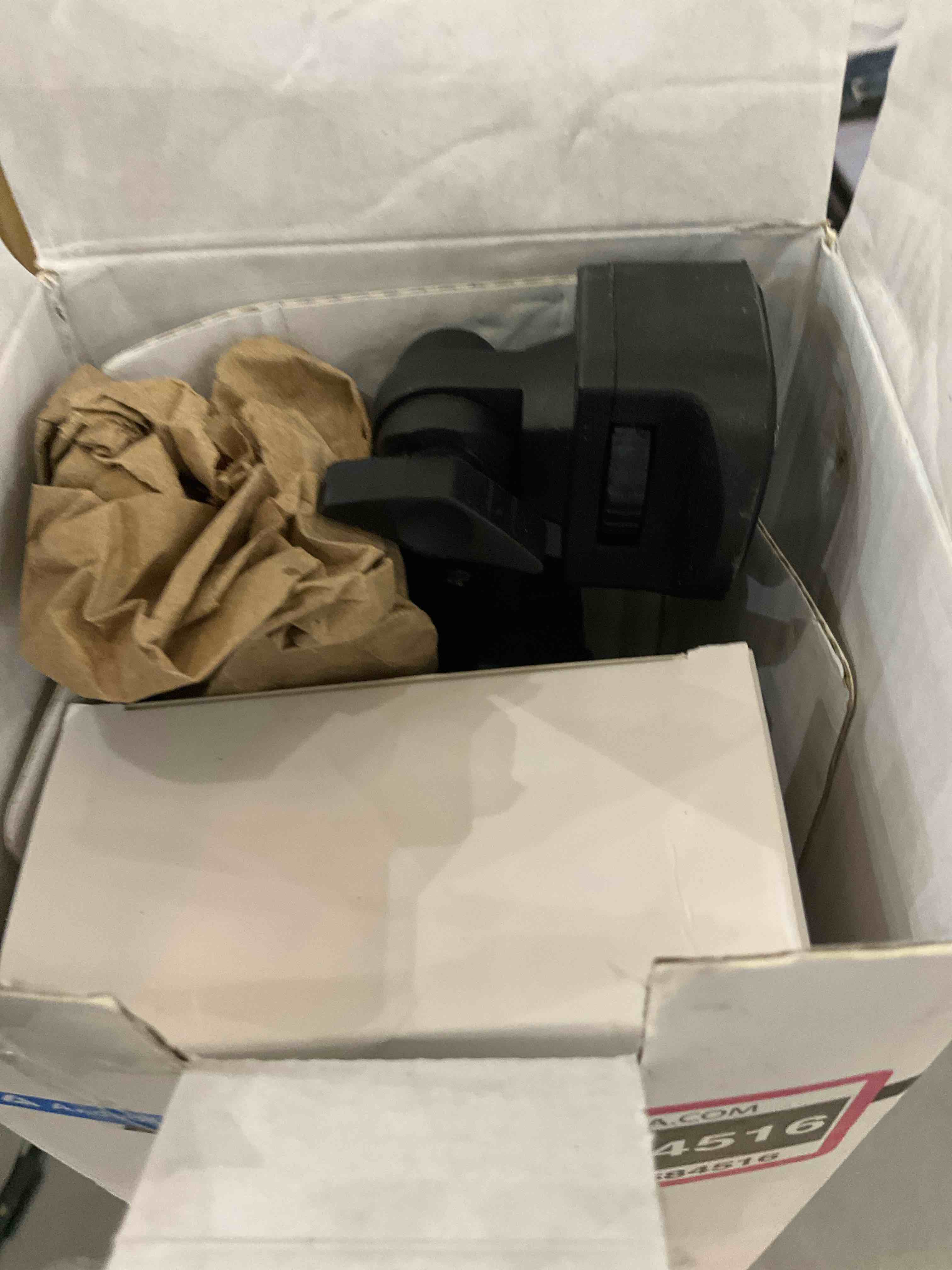 https://s3.amazonaws.com/lotting-images-prod/BargainHunt/EXS01584516_1713897542587.jpeg