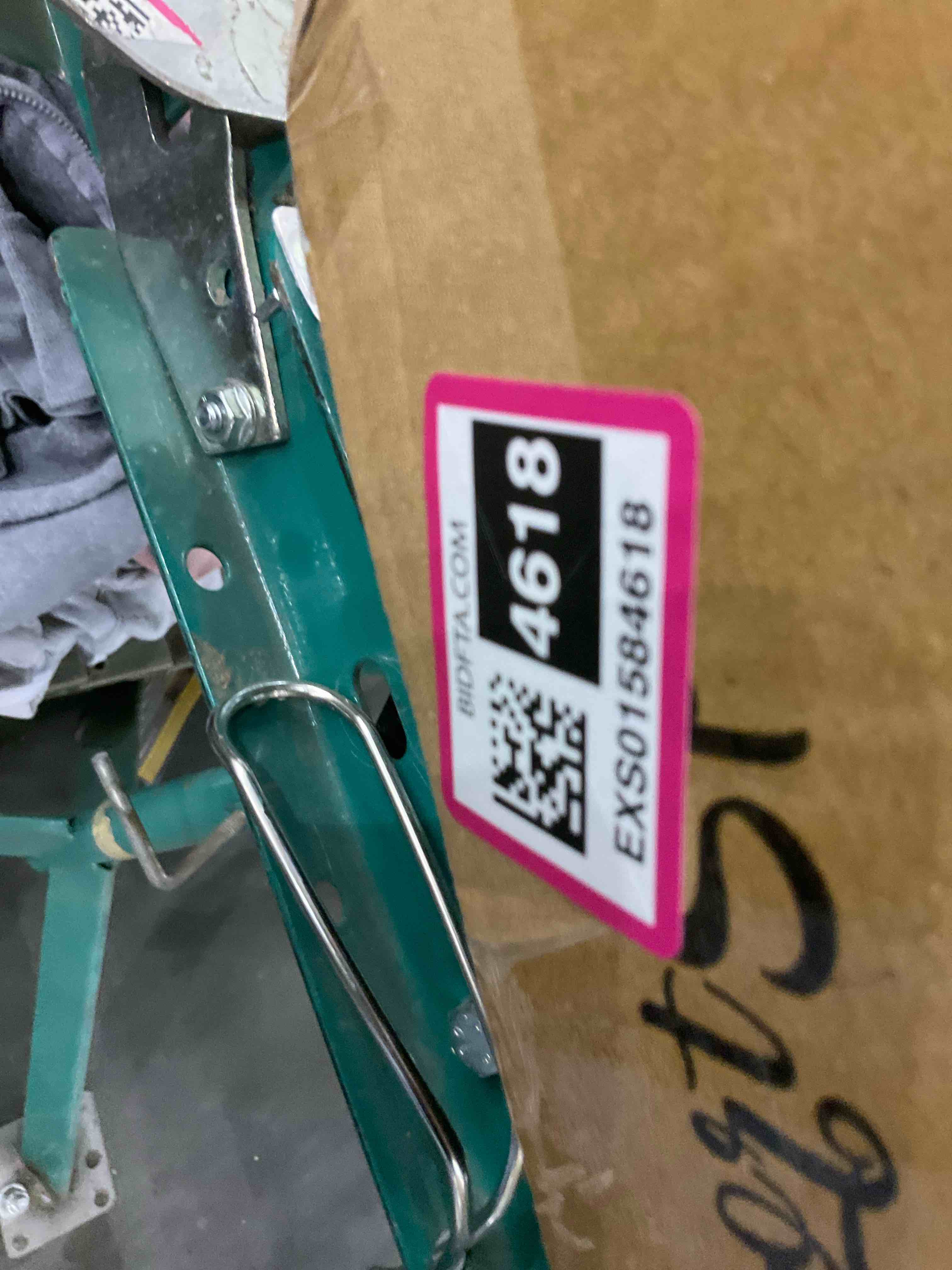 https://s3.amazonaws.com/lotting-images-prod/BargainHunt/EXS01584618_1713961605523.jpeg
