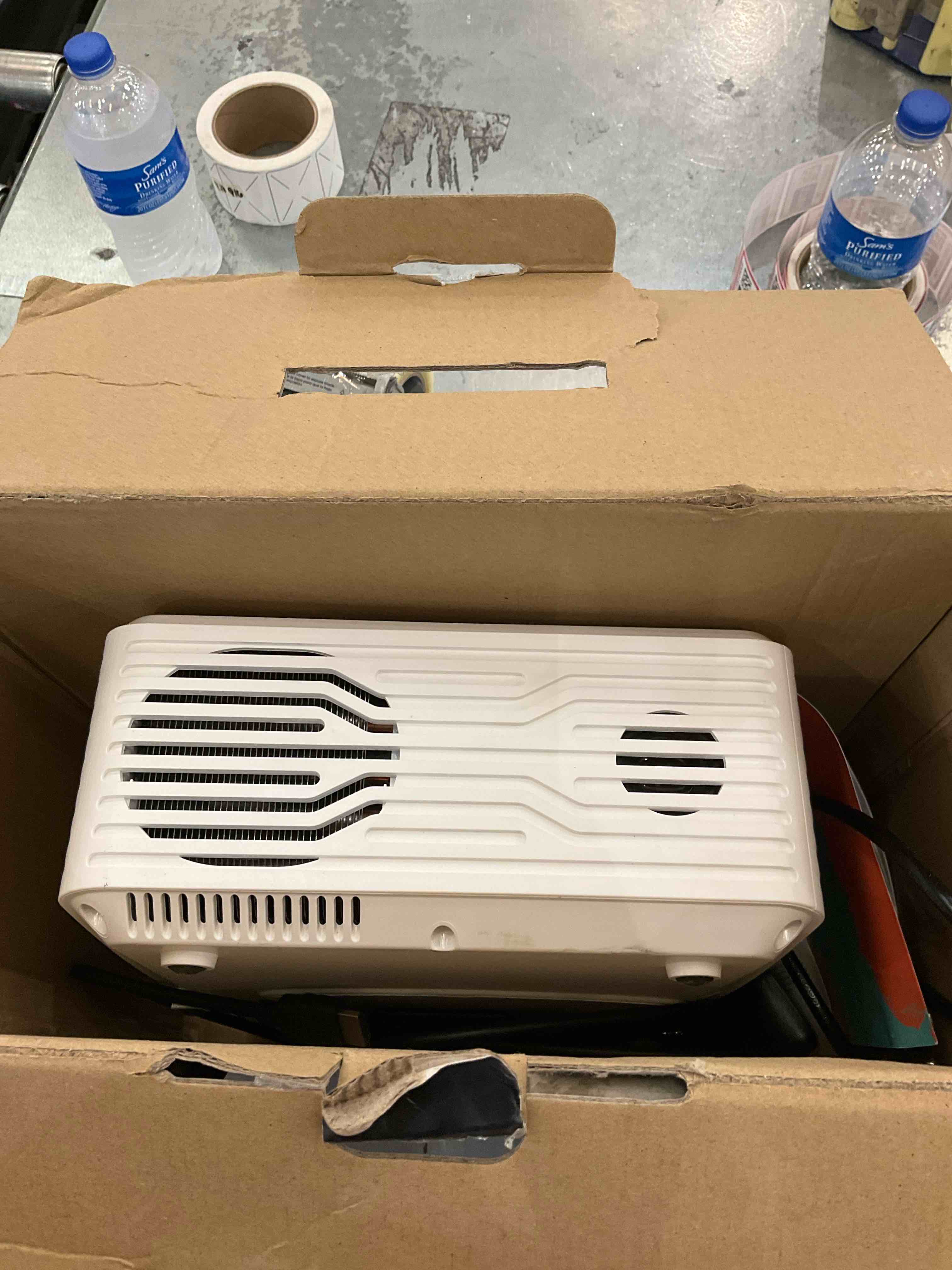 7500Lumens Native 1080P 4K Projector, Full HD Native 1080P Projector for Outdoor Movies, Max 300" Display, Compatible with TV Stick, HDMI, AV VGA, PS4, Smartphone [100" Projector Screen Included]