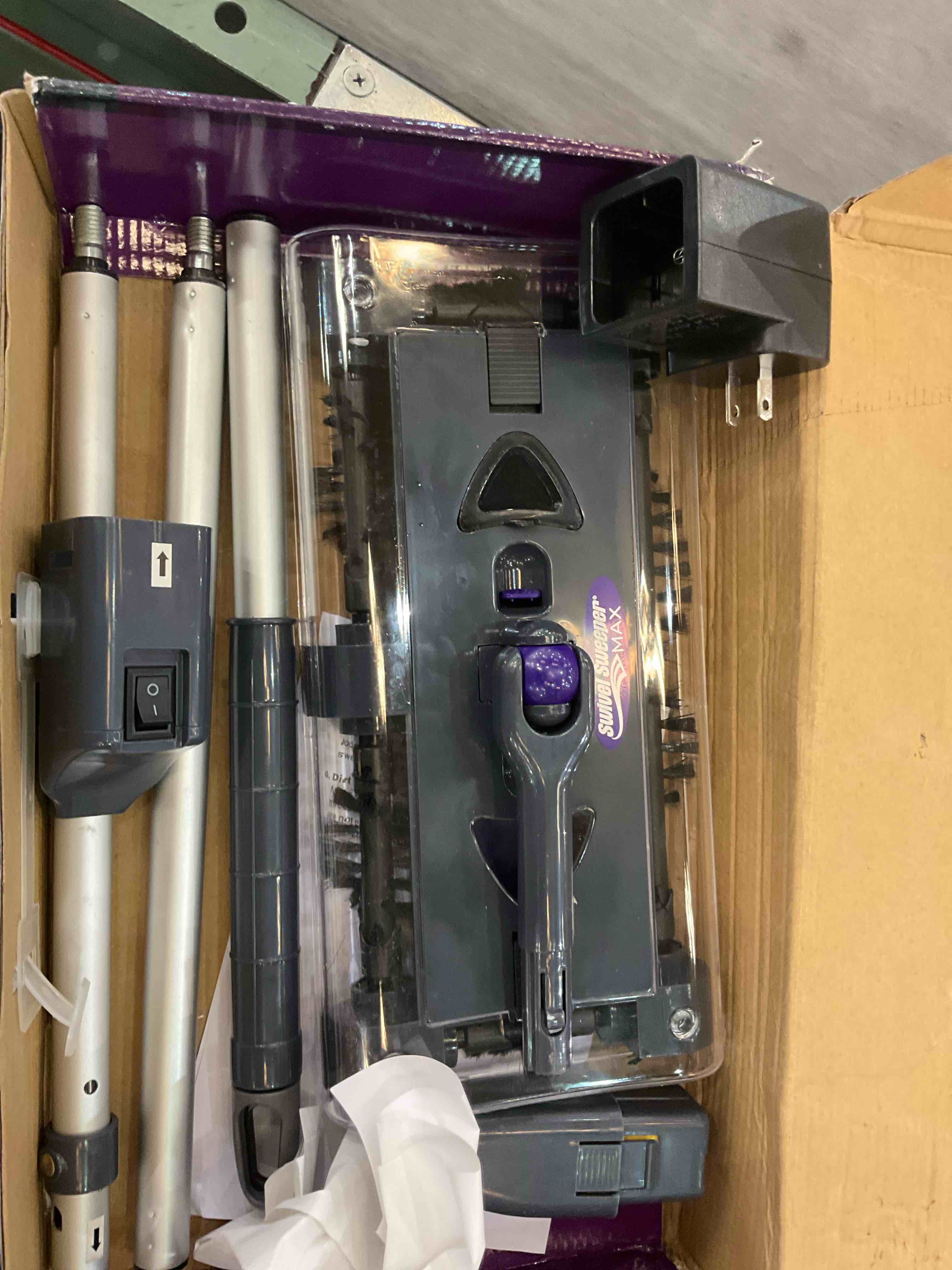 https://s3.amazonaws.com/lotting-images-prod/BargainHunt/EXS01584827_1714409049346.jpeg