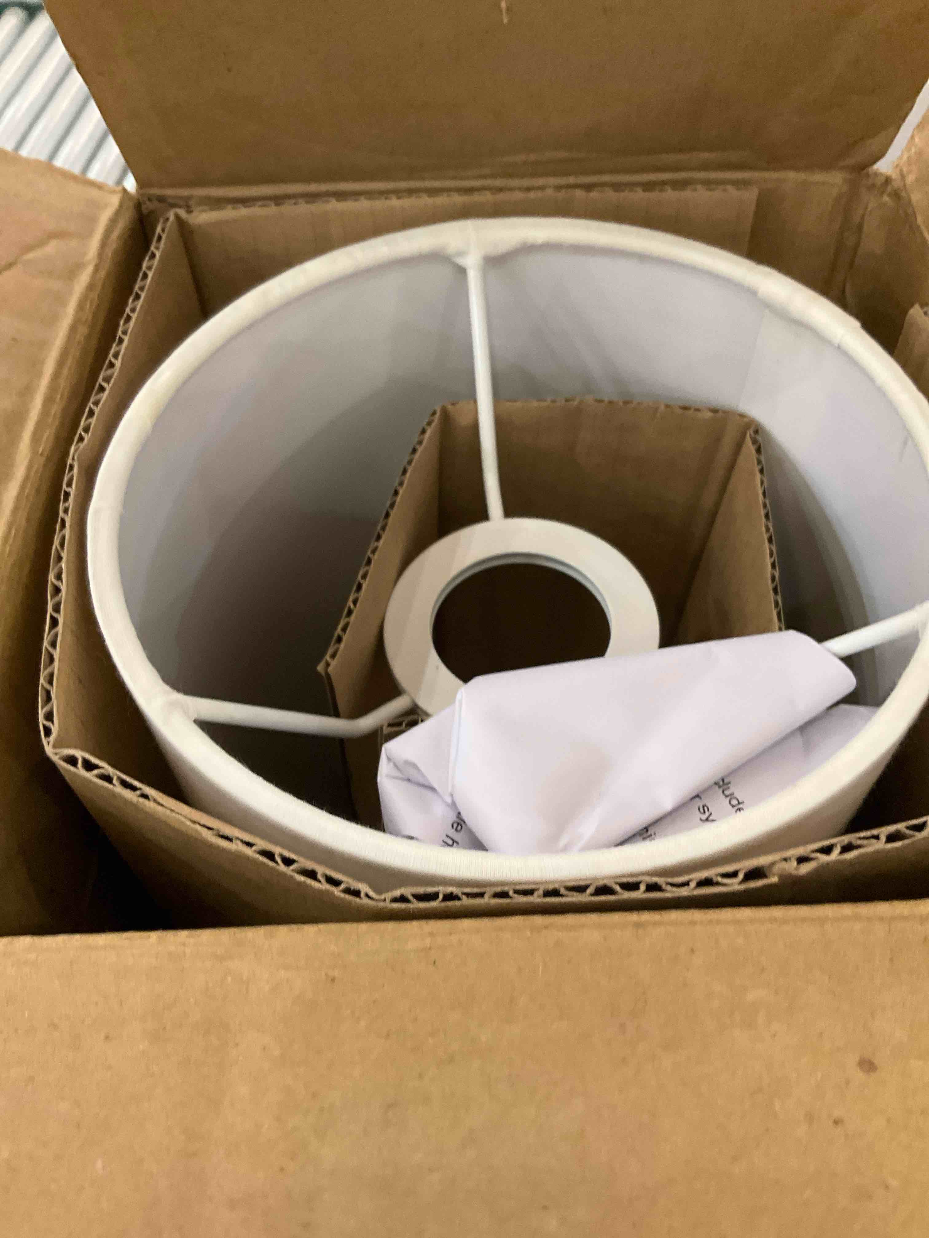 https://s3.amazonaws.com/lotting-images-prod/BargainHunt/EXS01584930_1714495668950.jpeg