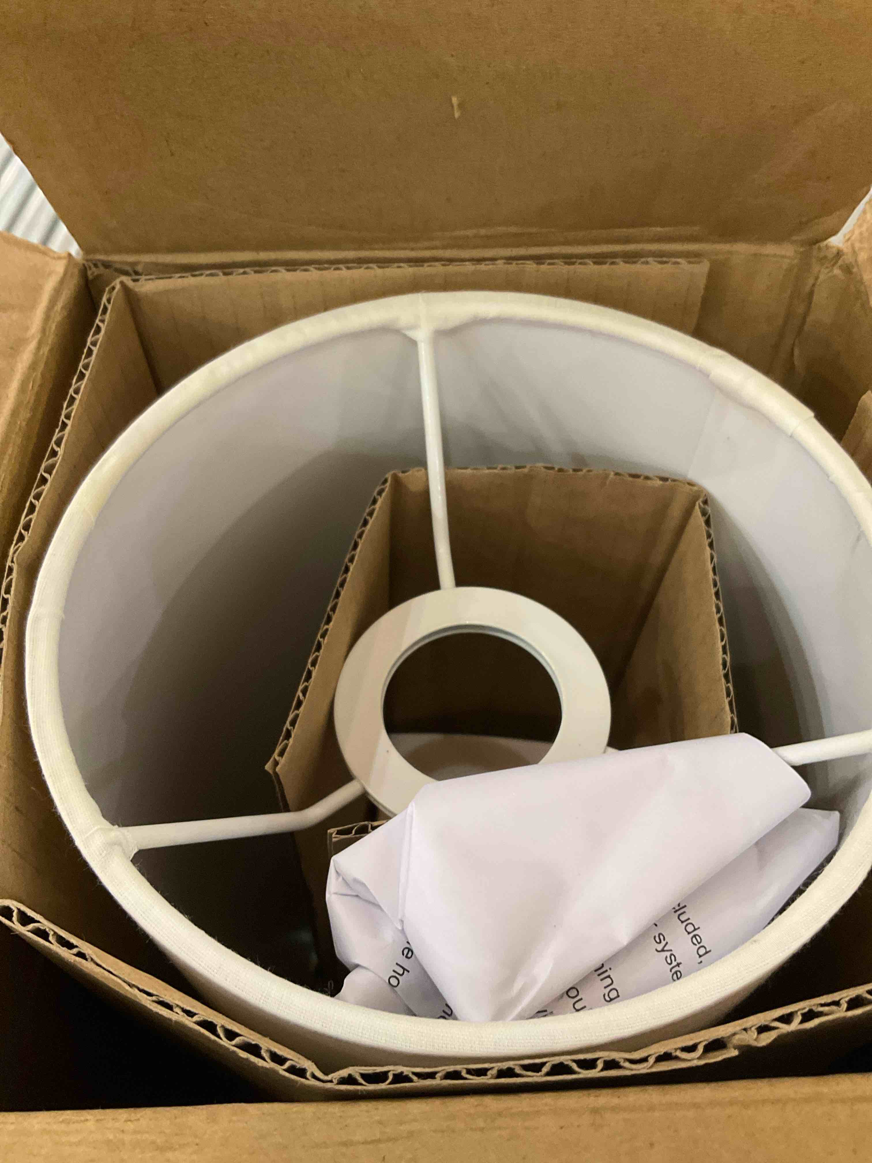 https://s3.amazonaws.com/lotting-images-prod/BargainHunt/EXS01584930_1714495669949.jpeg
