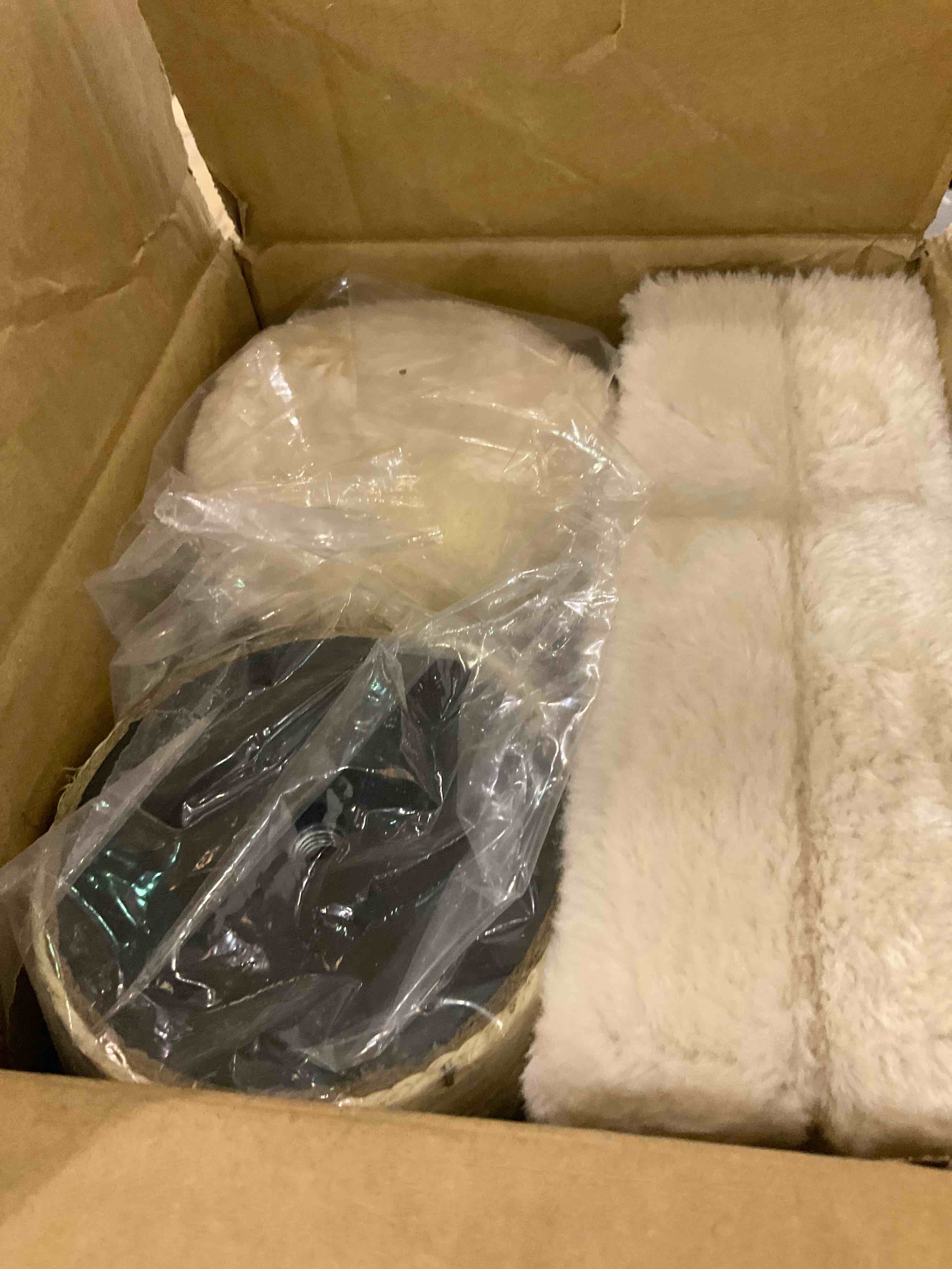 https://s3.amazonaws.com/lotting-images-prod/BargainHunt/EXS01584935_1714491297476.jpeg