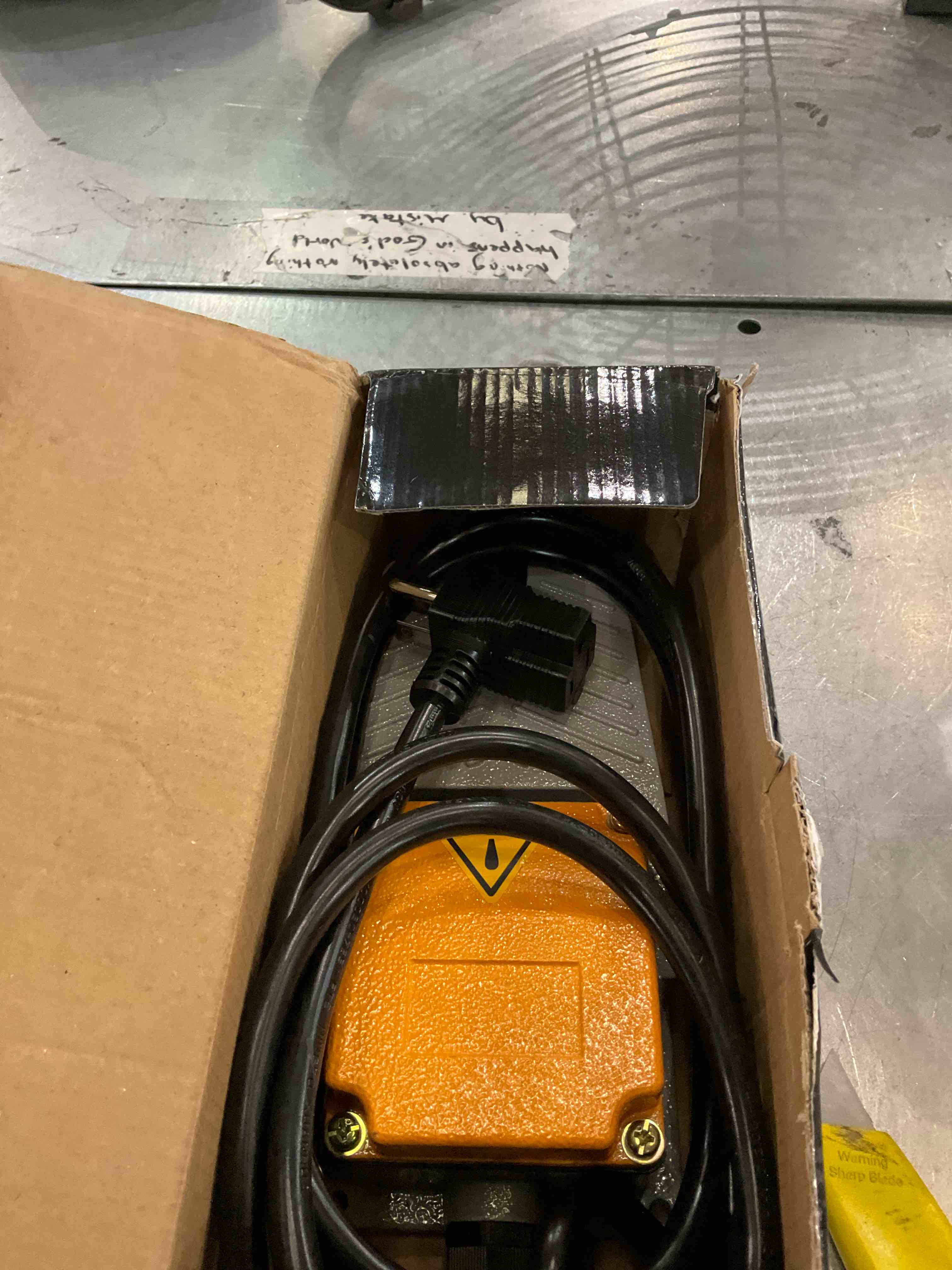 https://s3.amazonaws.com/lotting-images-prod/BargainHunt/EXS01585092_1713965254439.jpeg