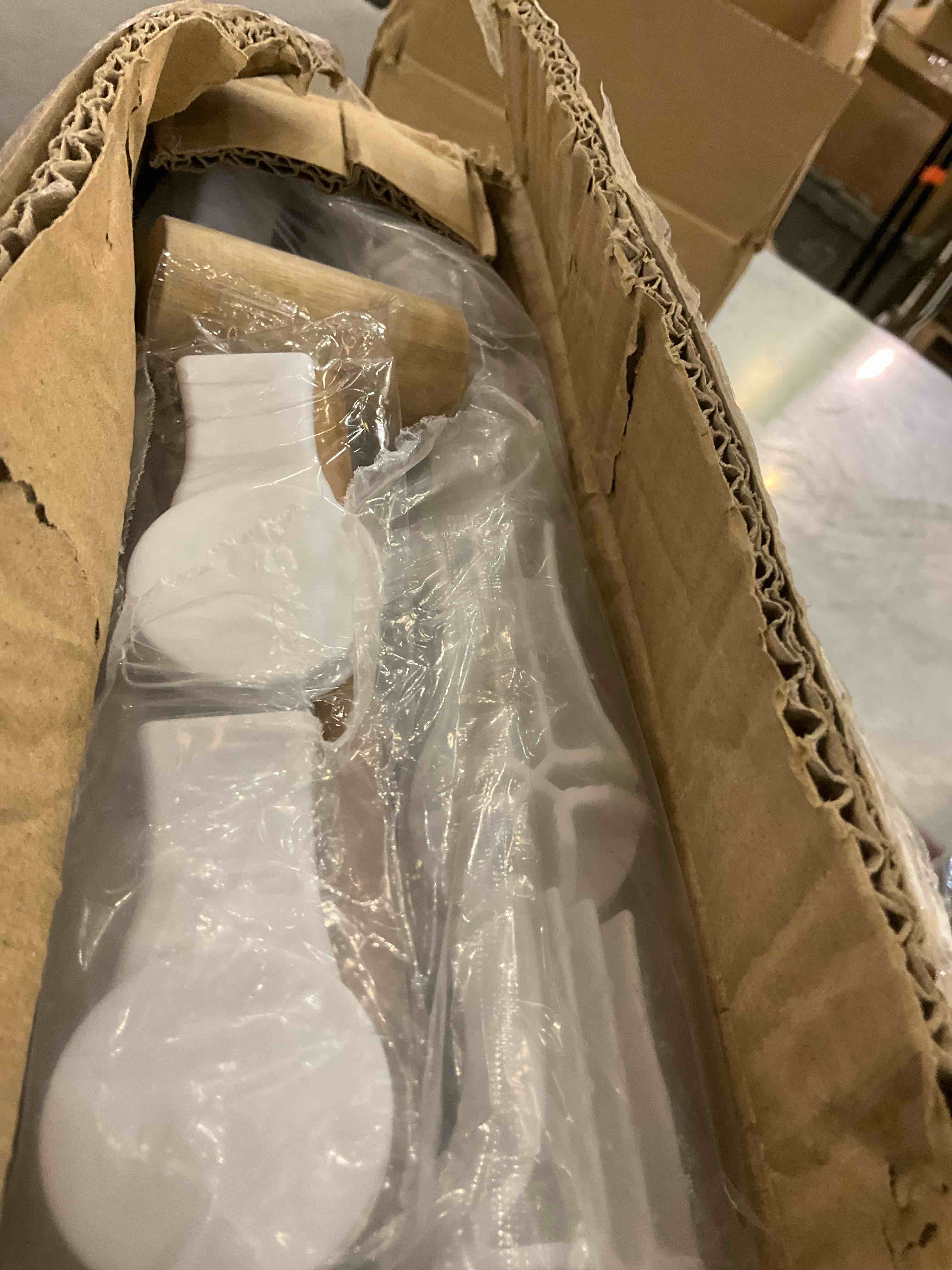 https://s3.amazonaws.com/lotting-images-prod/BargainHunt/EXS01585295_1719929984189.jpeg