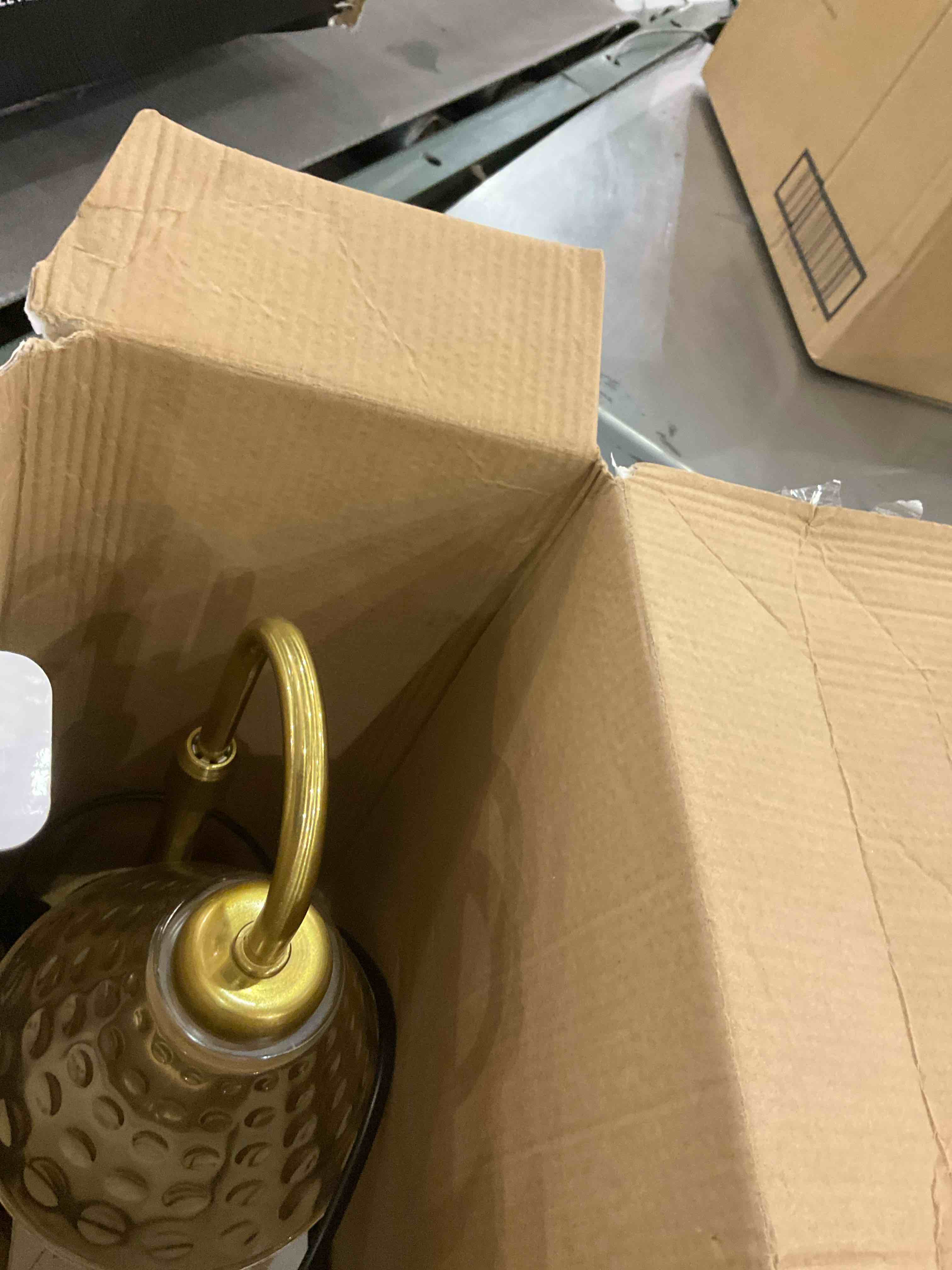 https://s3.amazonaws.com/lotting-images-prod/BargainHunt/EXS01586115_1717515031996.jpeg