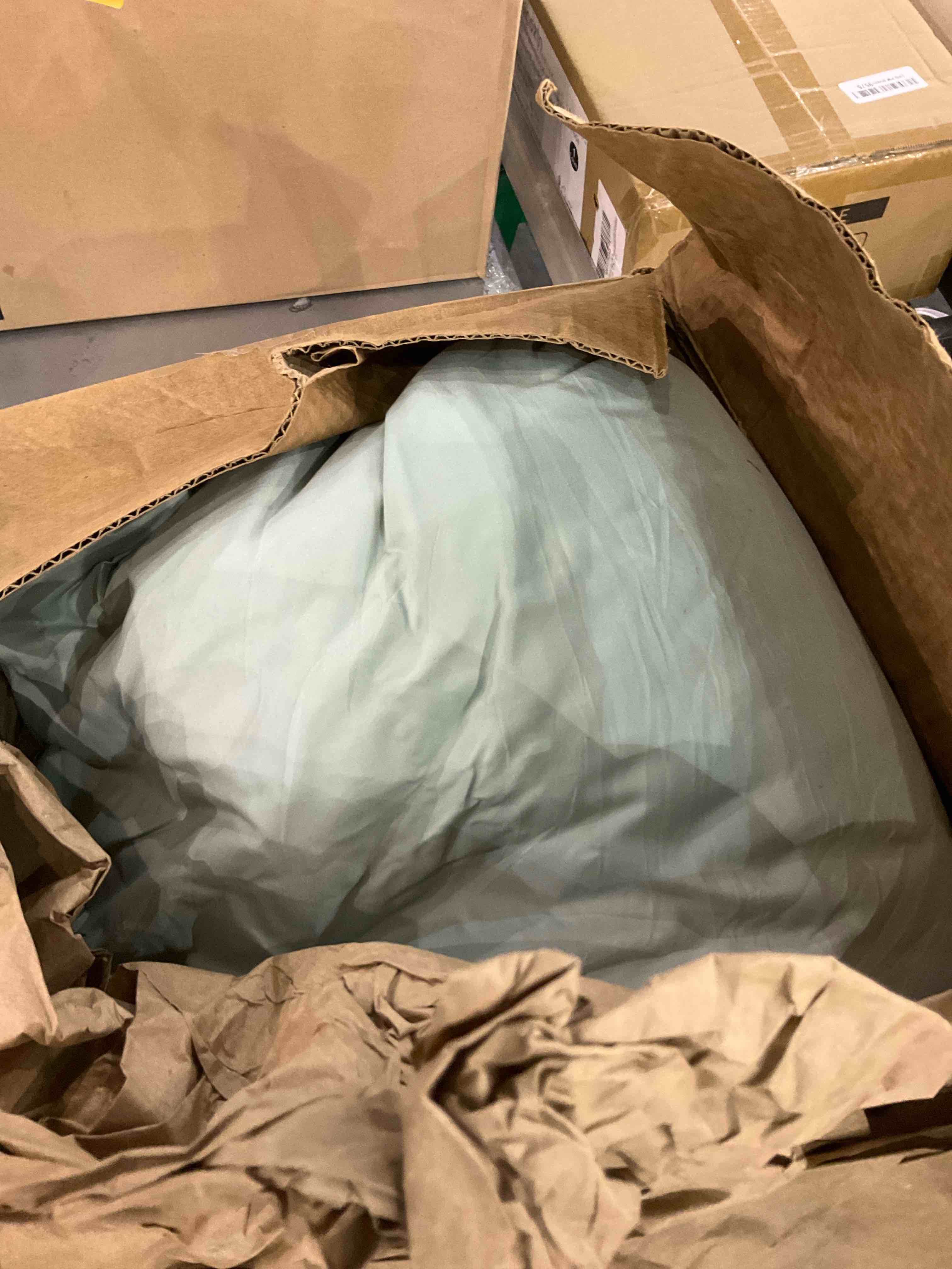https://s3.amazonaws.com/lotting-images-prod/BargainHunt/EXS01586535_1714735490927.jpeg