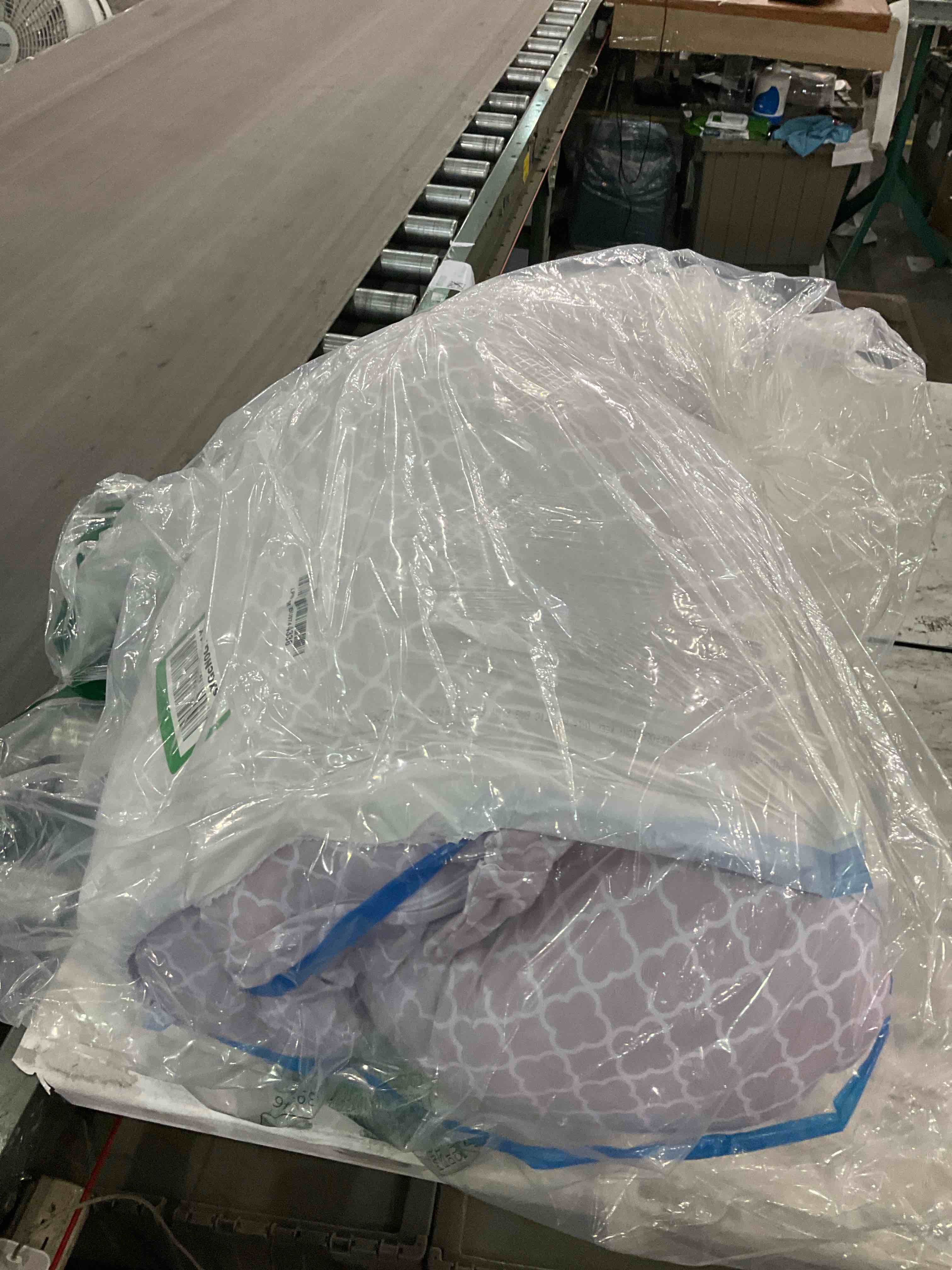 https://s3.amazonaws.com/lotting-images-prod/BargainHunt/EXS01586583_1714477997149.jpeg