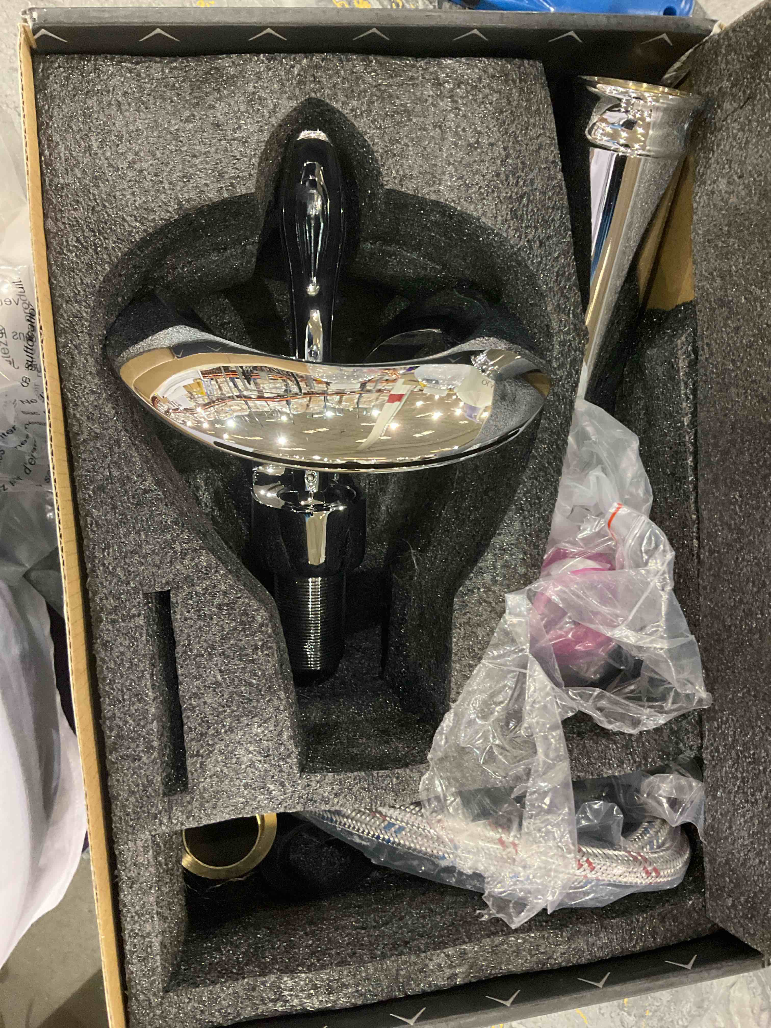 https://s3.amazonaws.com/lotting-images-prod/BargainHunt/EXS01586842_1716464364721.jpeg
