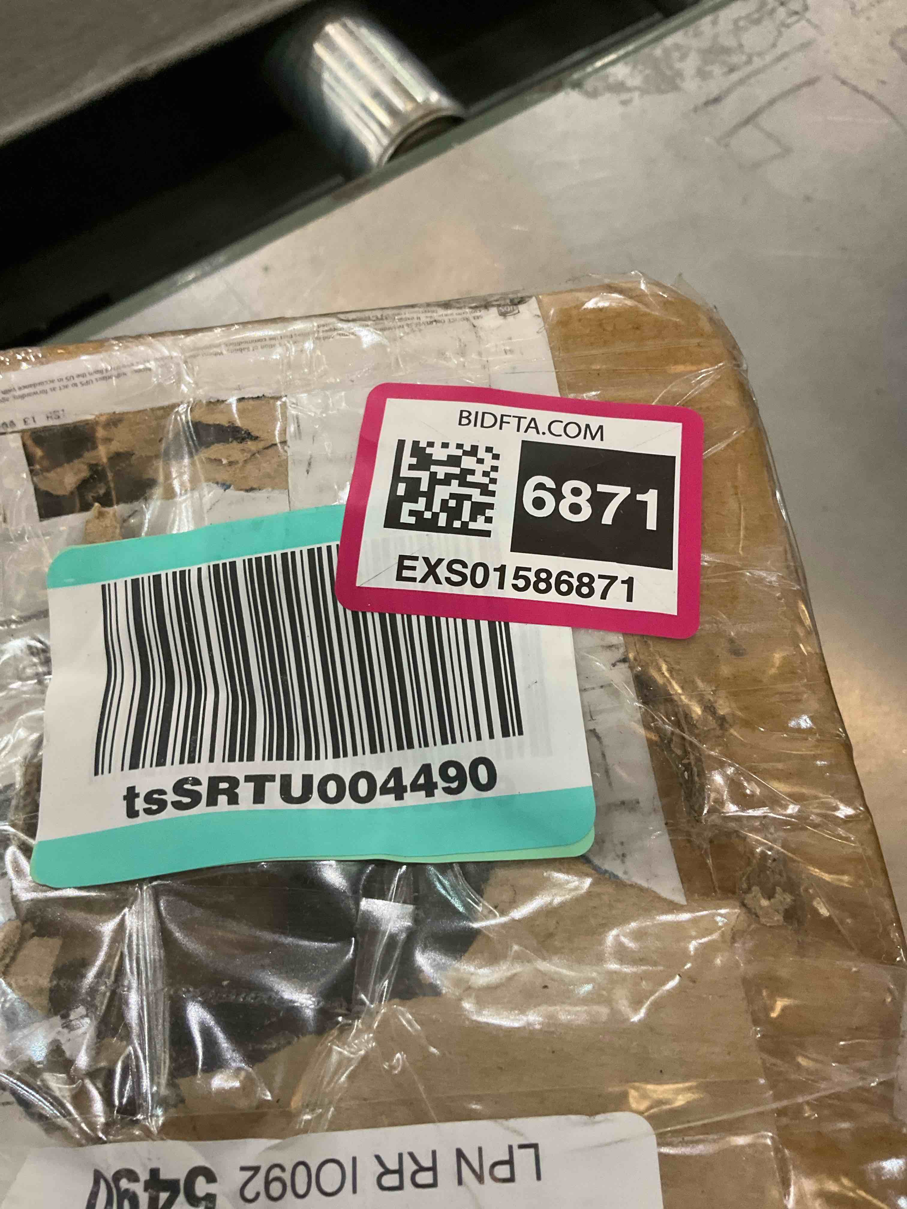 https://s3.amazonaws.com/lotting-images-prod/BargainHunt/EXS01586871_1716477138411.jpeg