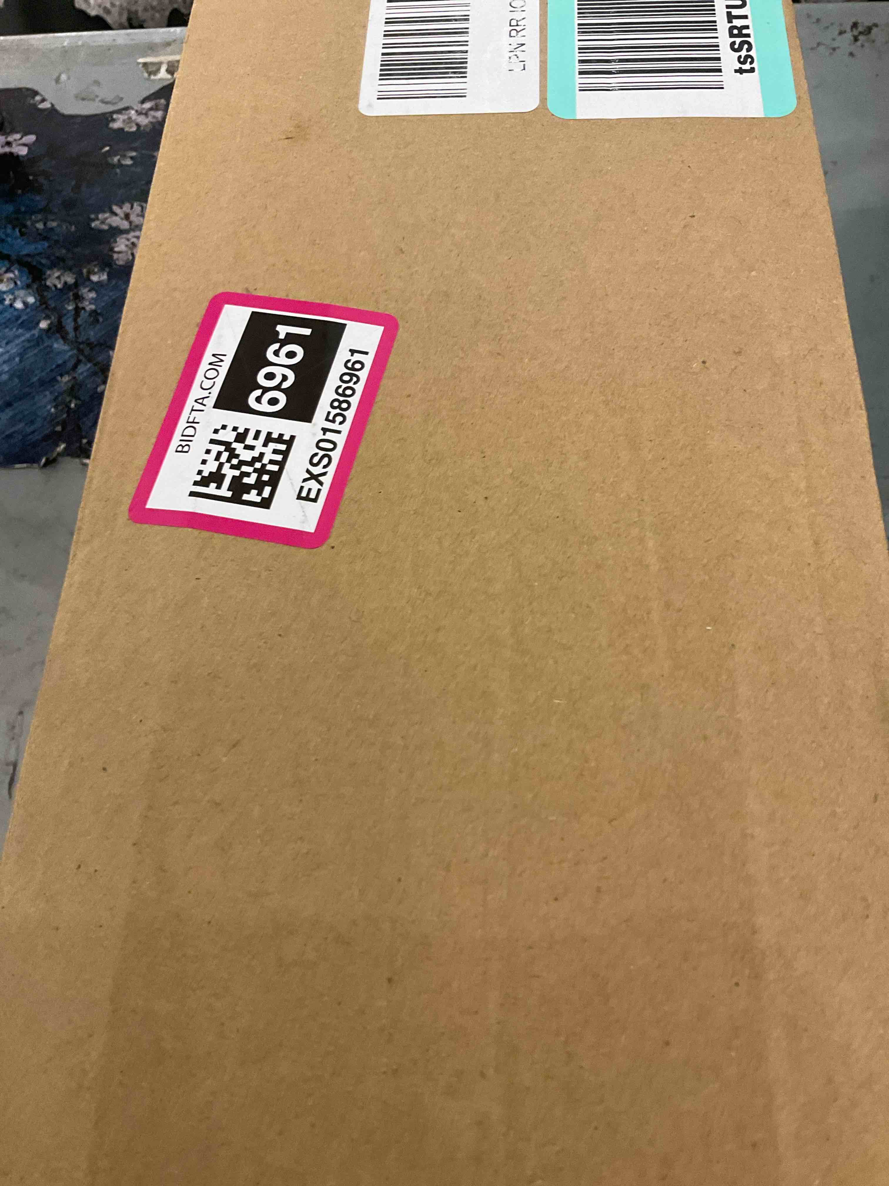 https://s3.amazonaws.com/lotting-images-prod/BargainHunt/EXS01586961_1716996084733.jpeg