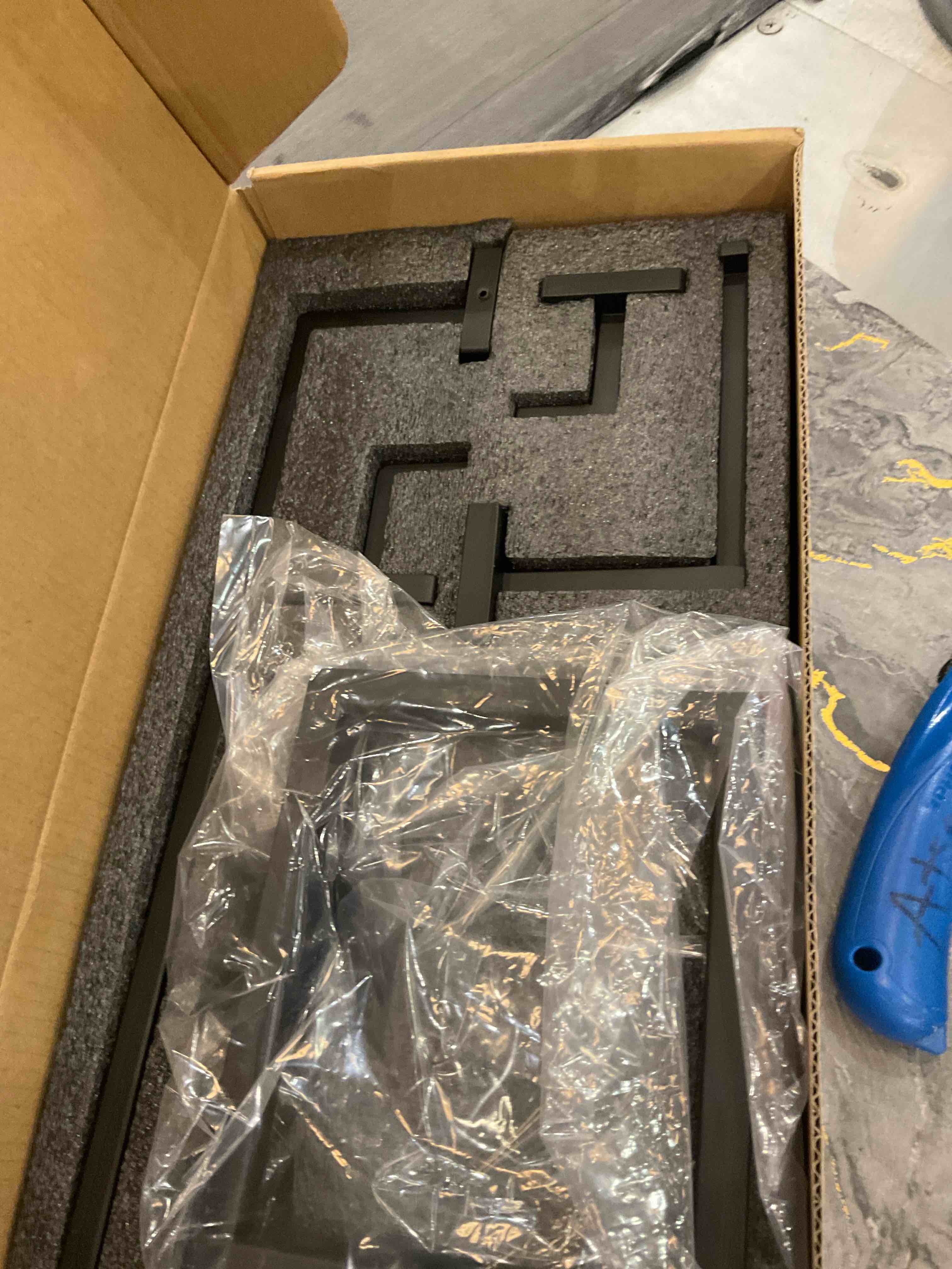 https://s3.amazonaws.com/lotting-images-prod/BargainHunt/EXS01586963_1717081285530.jpeg