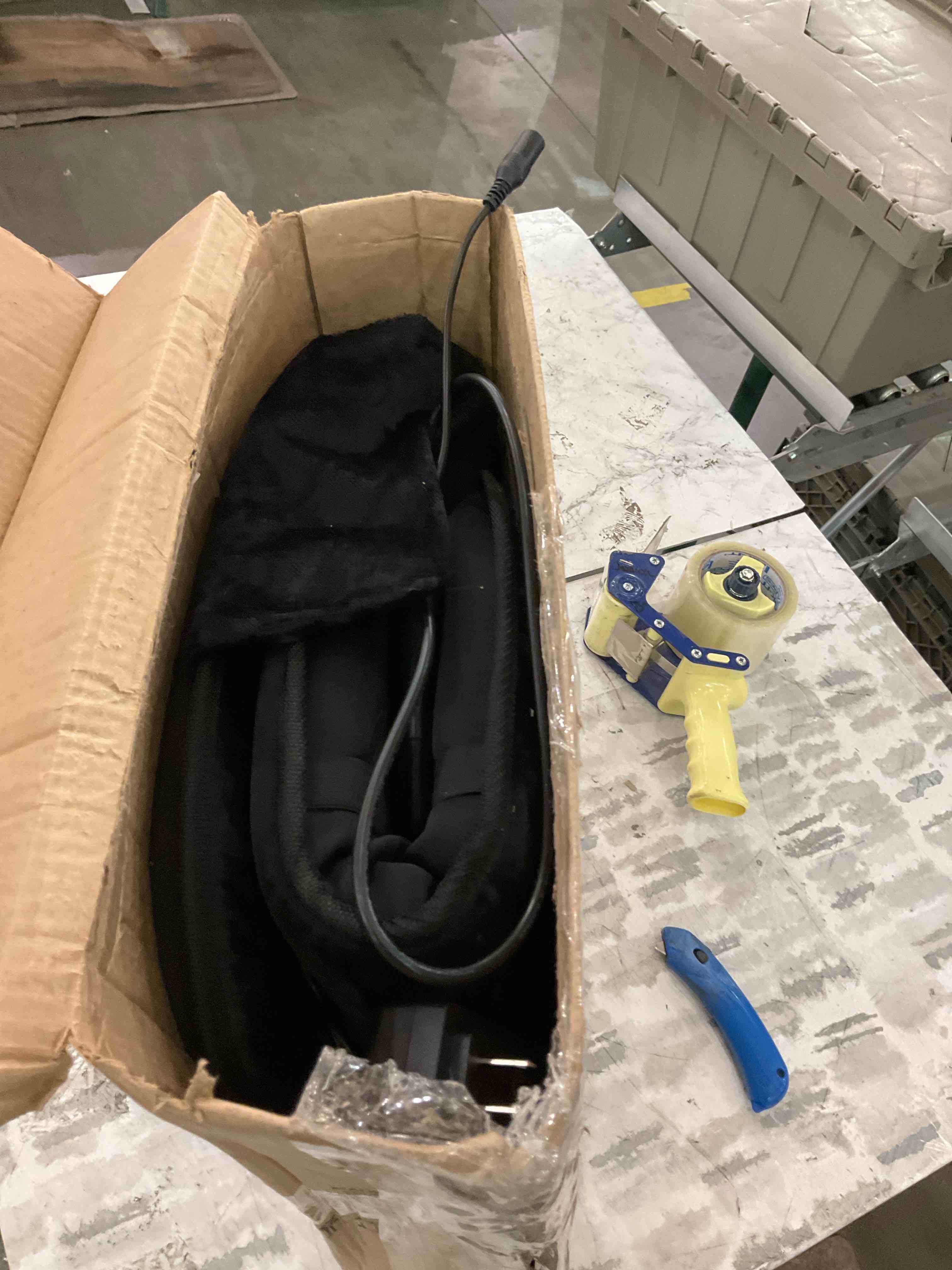 https://s3.amazonaws.com/lotting-images-prod/BargainHunt/EXS01587081_1714415060767.jpeg