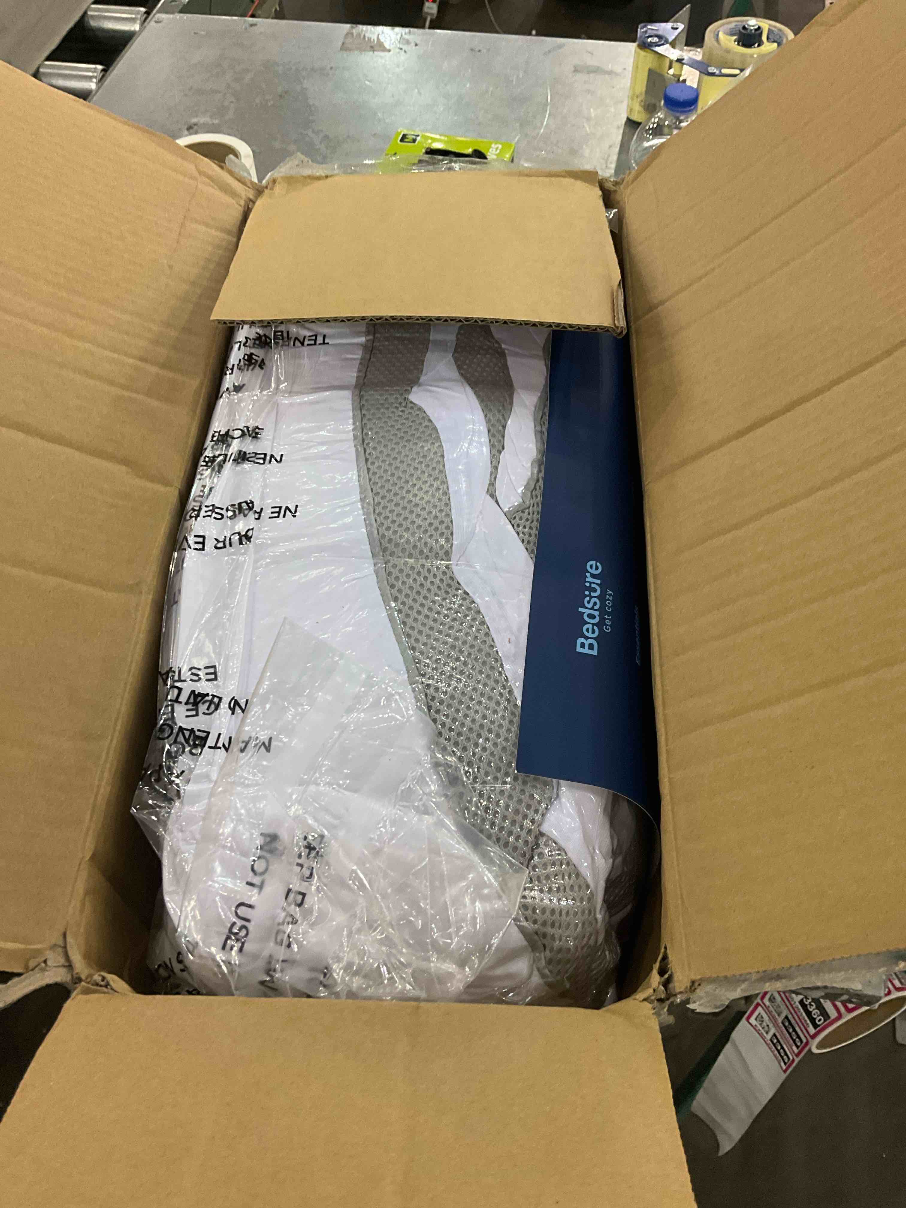 https://s3.amazonaws.com/lotting-images-prod/BargainHunt/EXS01587117_1714391083649.jpeg
