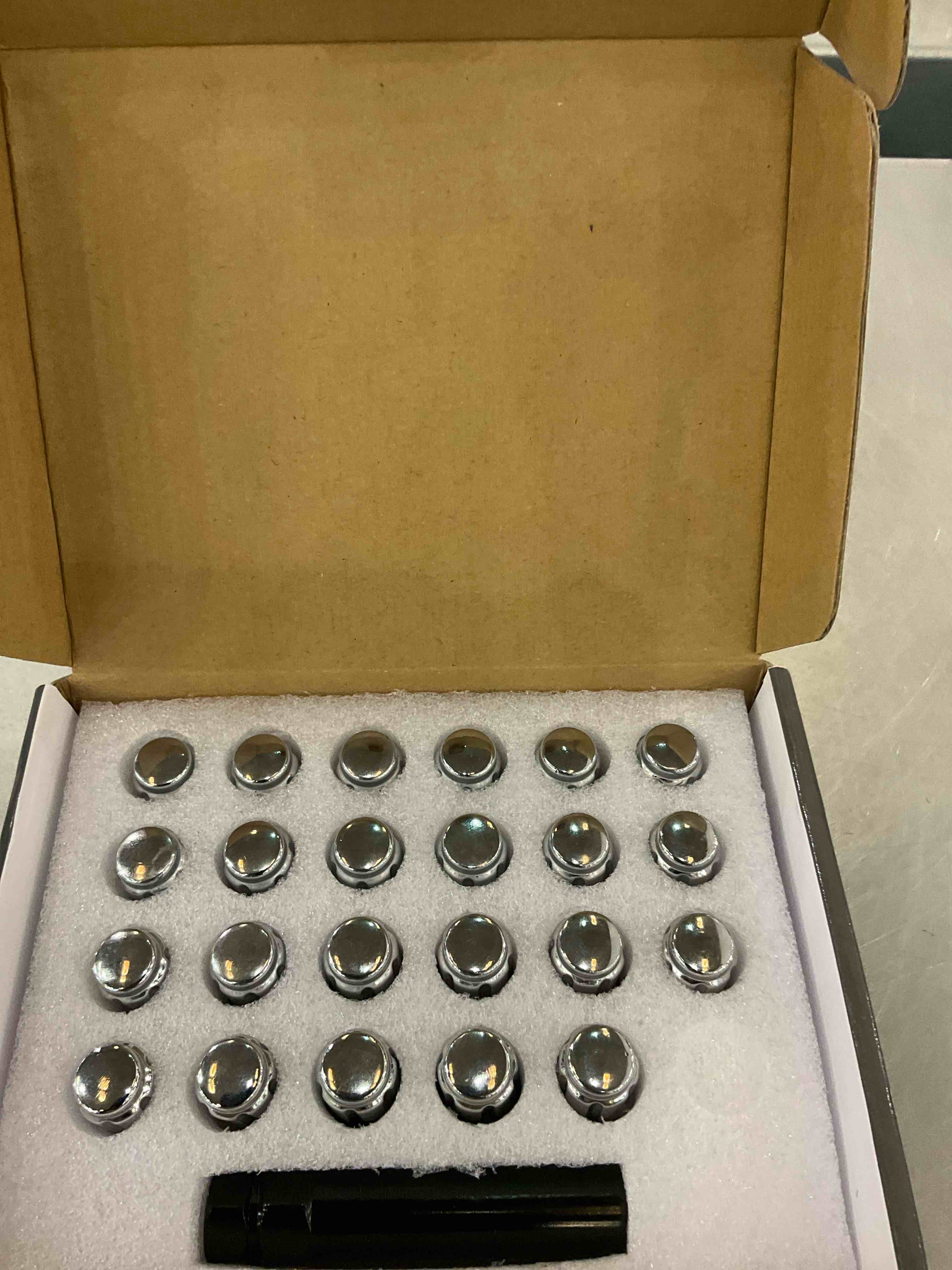 https://s3.amazonaws.com/lotting-images-prod/BargainHunt/EXS01587150_1714484213394.jpeg