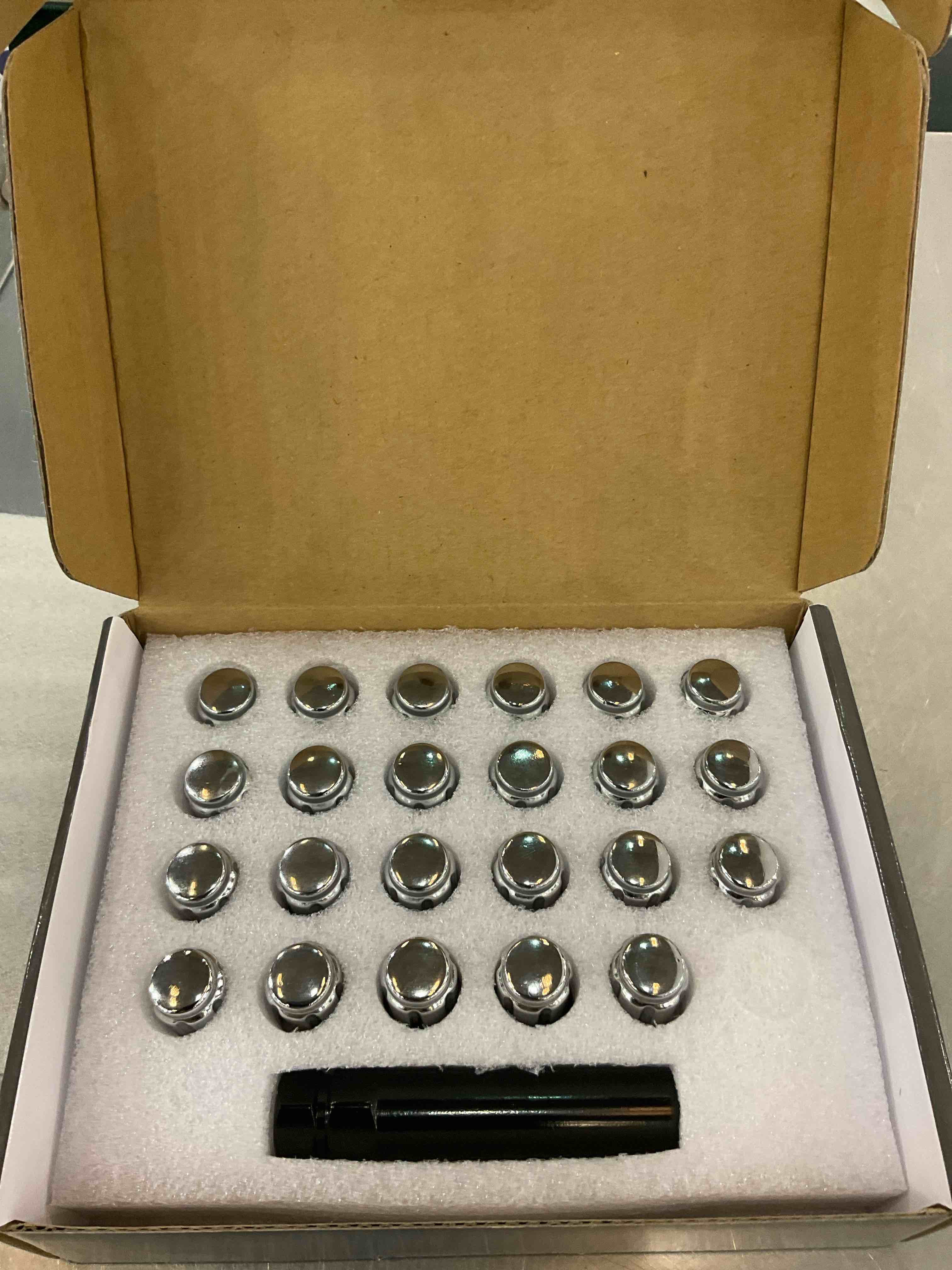 https://s3.amazonaws.com/lotting-images-prod/BargainHunt/EXS01587150_1714484214760.jpeg