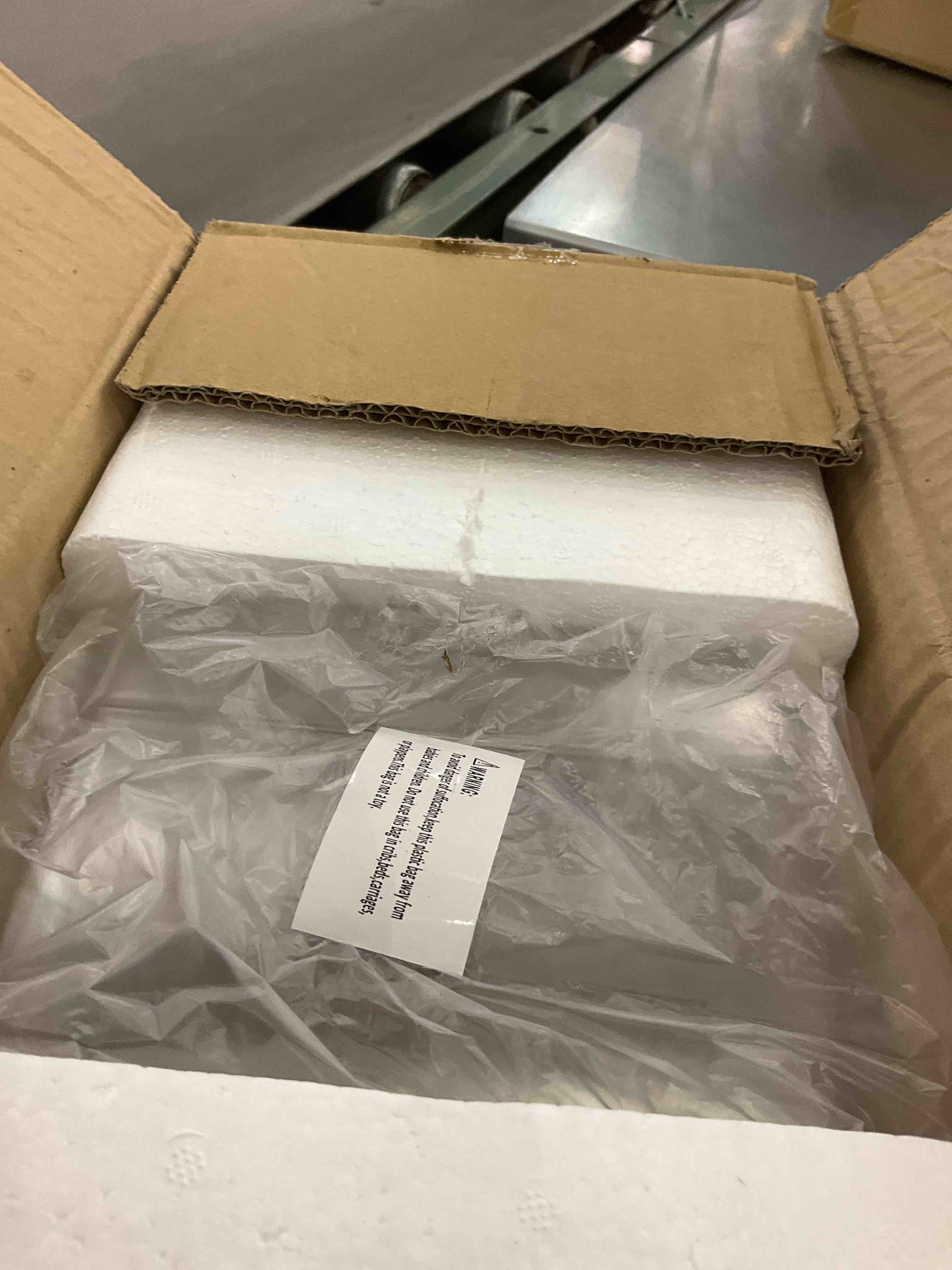 https://s3.amazonaws.com/lotting-images-prod/BargainHunt/EXS01587172_1714502880018.jpeg