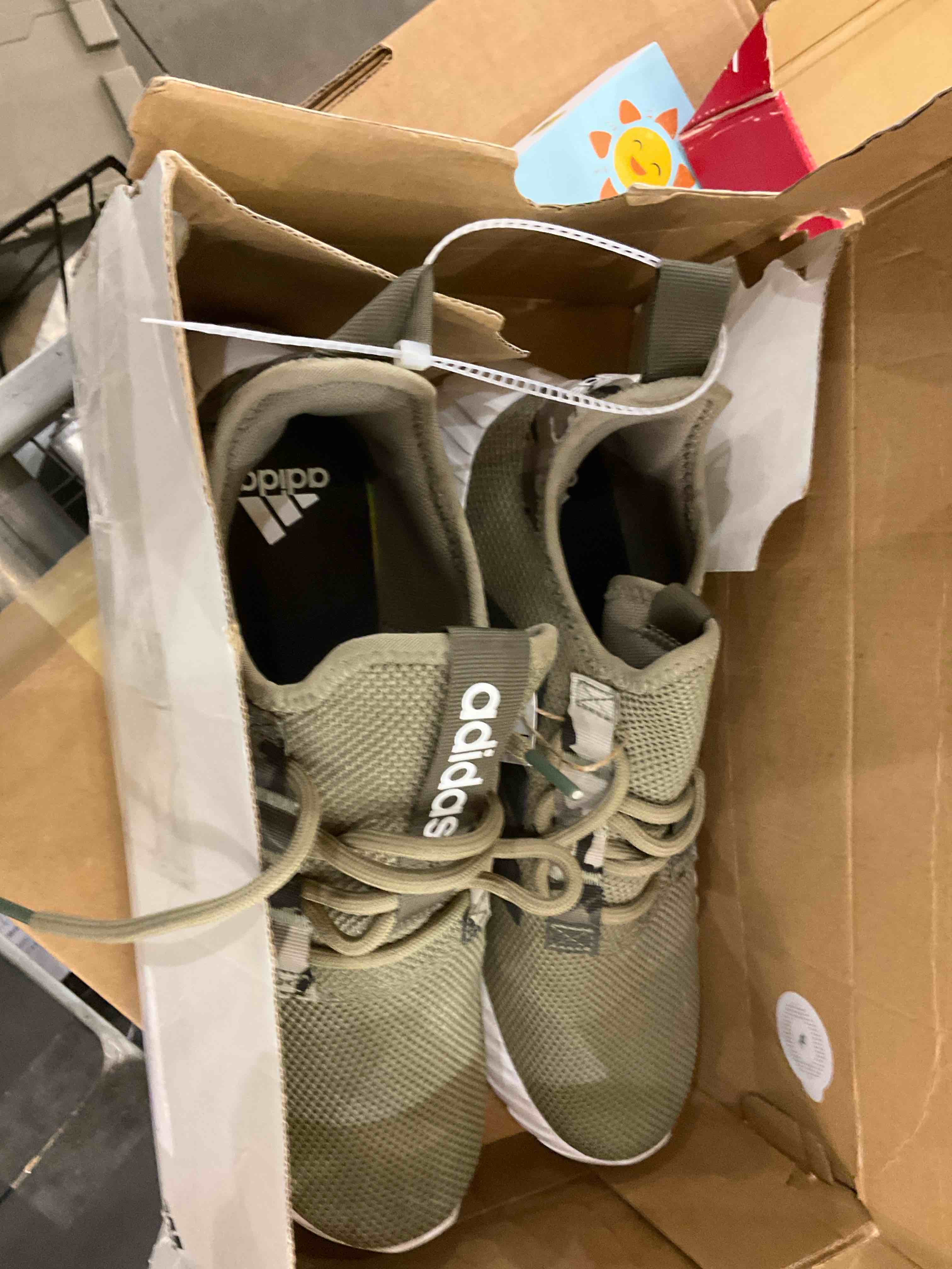 https://s3.amazonaws.com/lotting-images-prod/BargainHunt/EXS01587376_1717770770803.jpeg