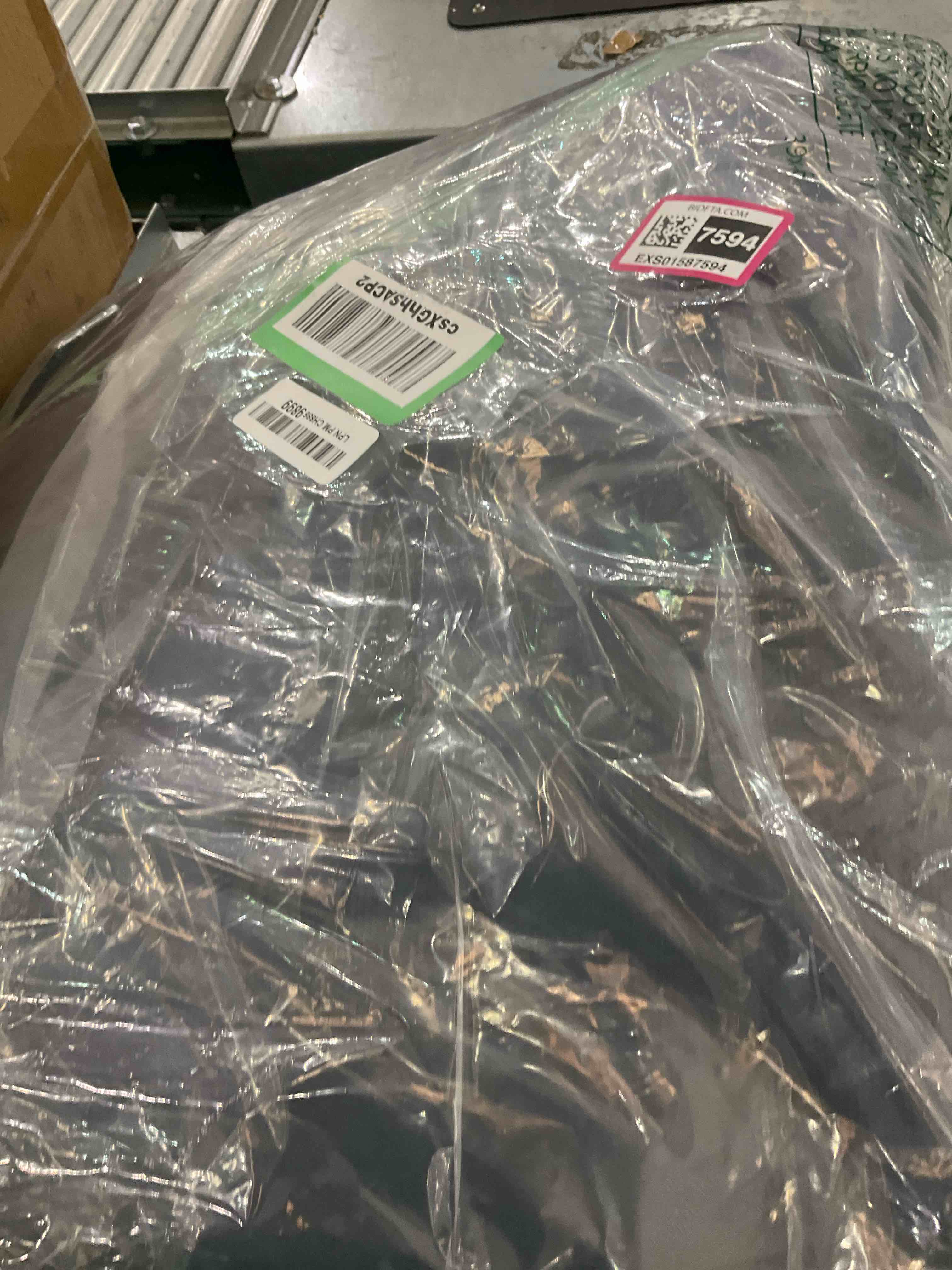 https://s3.amazonaws.com/lotting-images-prod/BargainHunt/EXS01587594_1714143990063.jpeg