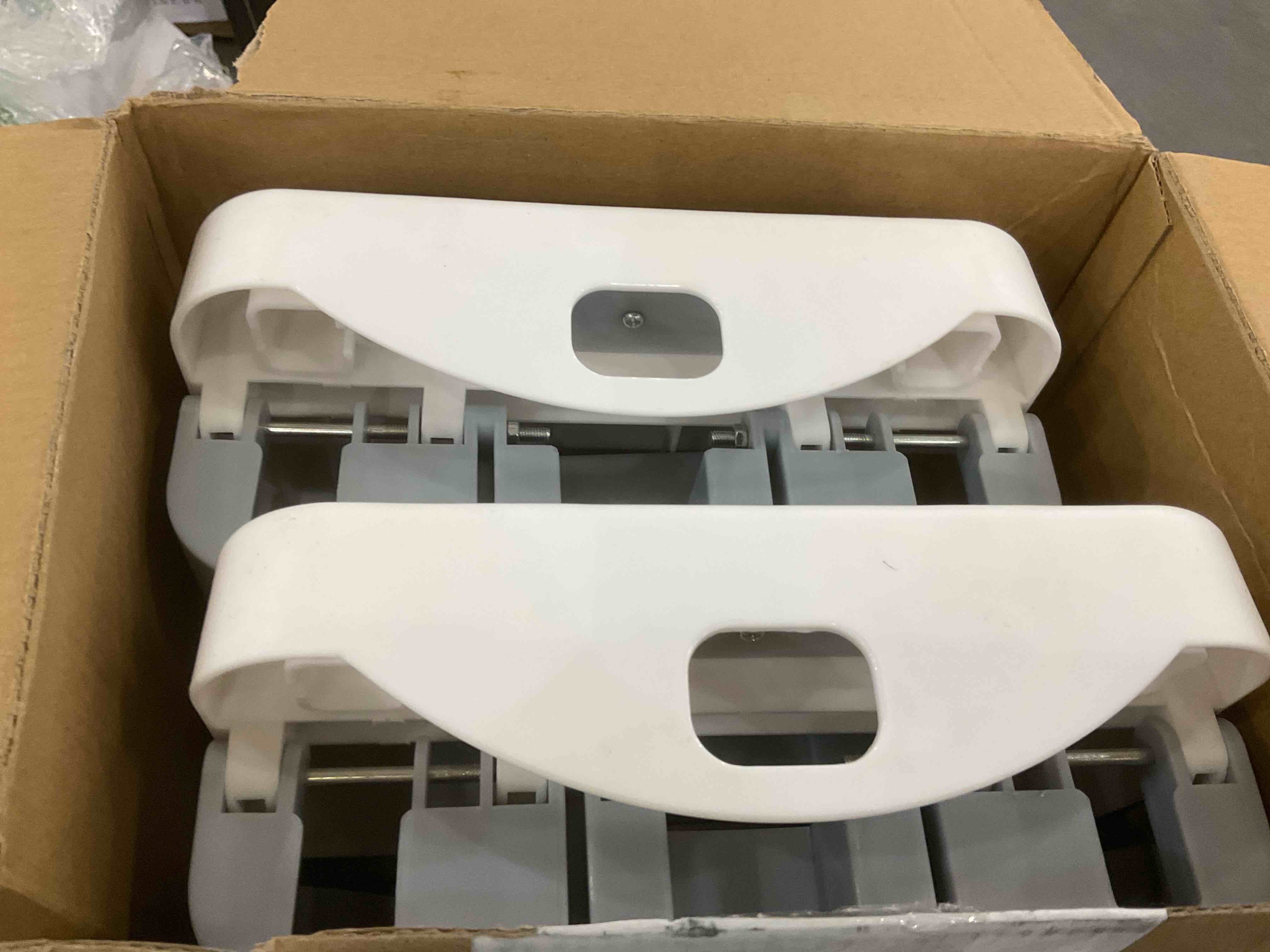 https://s3.amazonaws.com/lotting-images-prod/BargainHunt/EXS01587680_1714499493776.jpeg