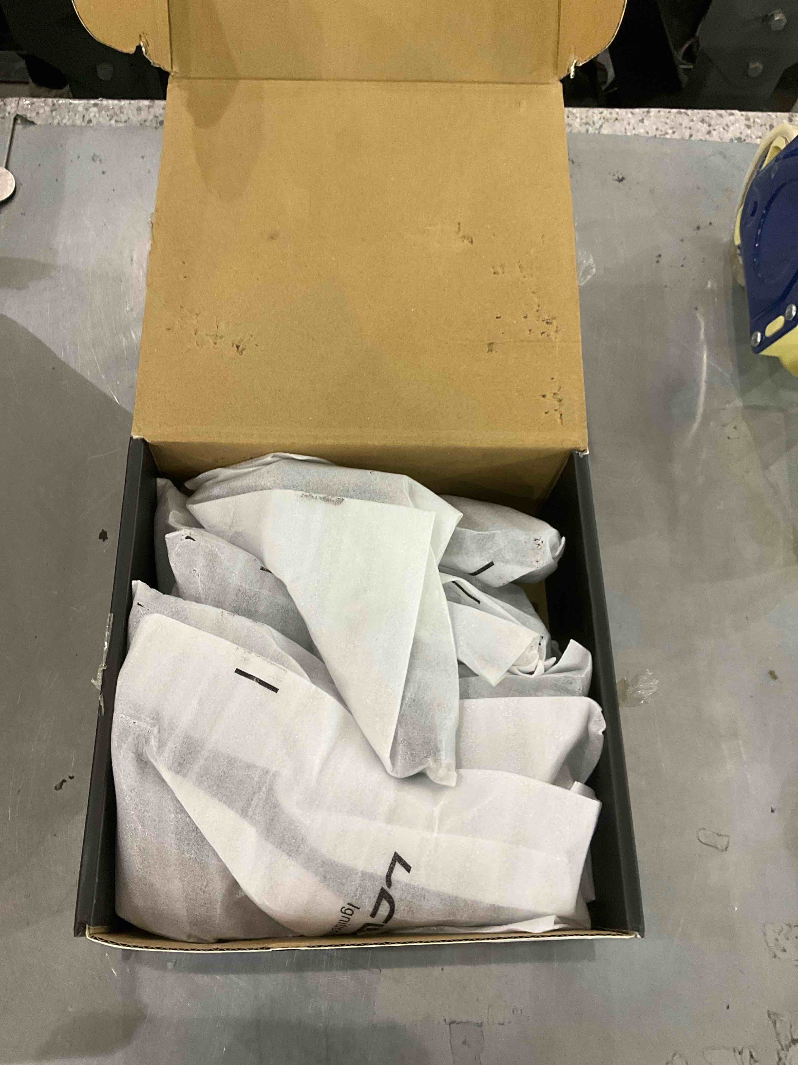 https://s3.amazonaws.com/lotting-images-prod/BargainHunt/EXS01587889_1715949510617.jpeg