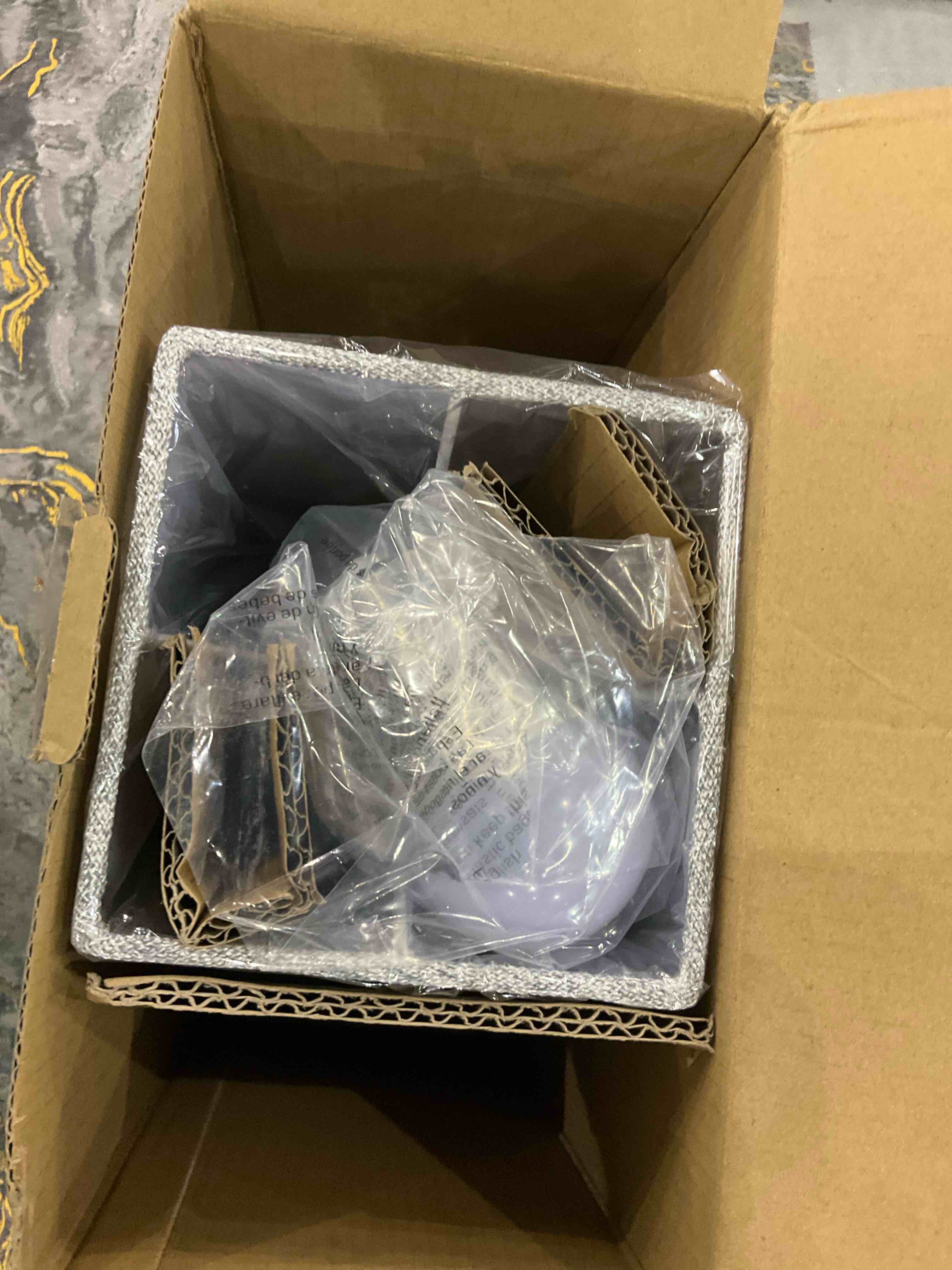 https://s3.amazonaws.com/lotting-images-prod/BargainHunt/EXS01587959_1717154530460.jpeg