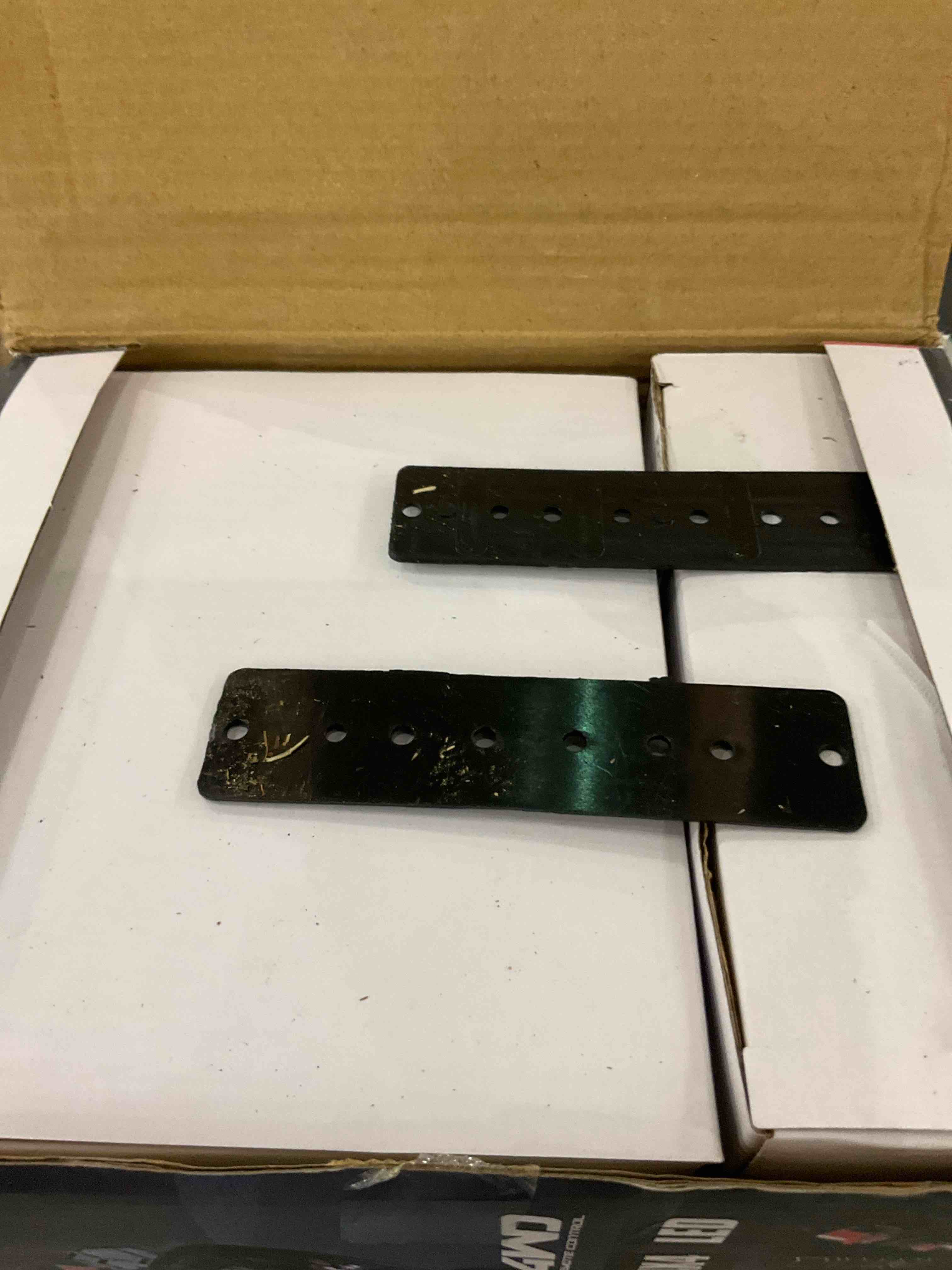 https://s3.amazonaws.com/lotting-images-prod/BargainHunt/EXS01588028_1713961812198.jpeg