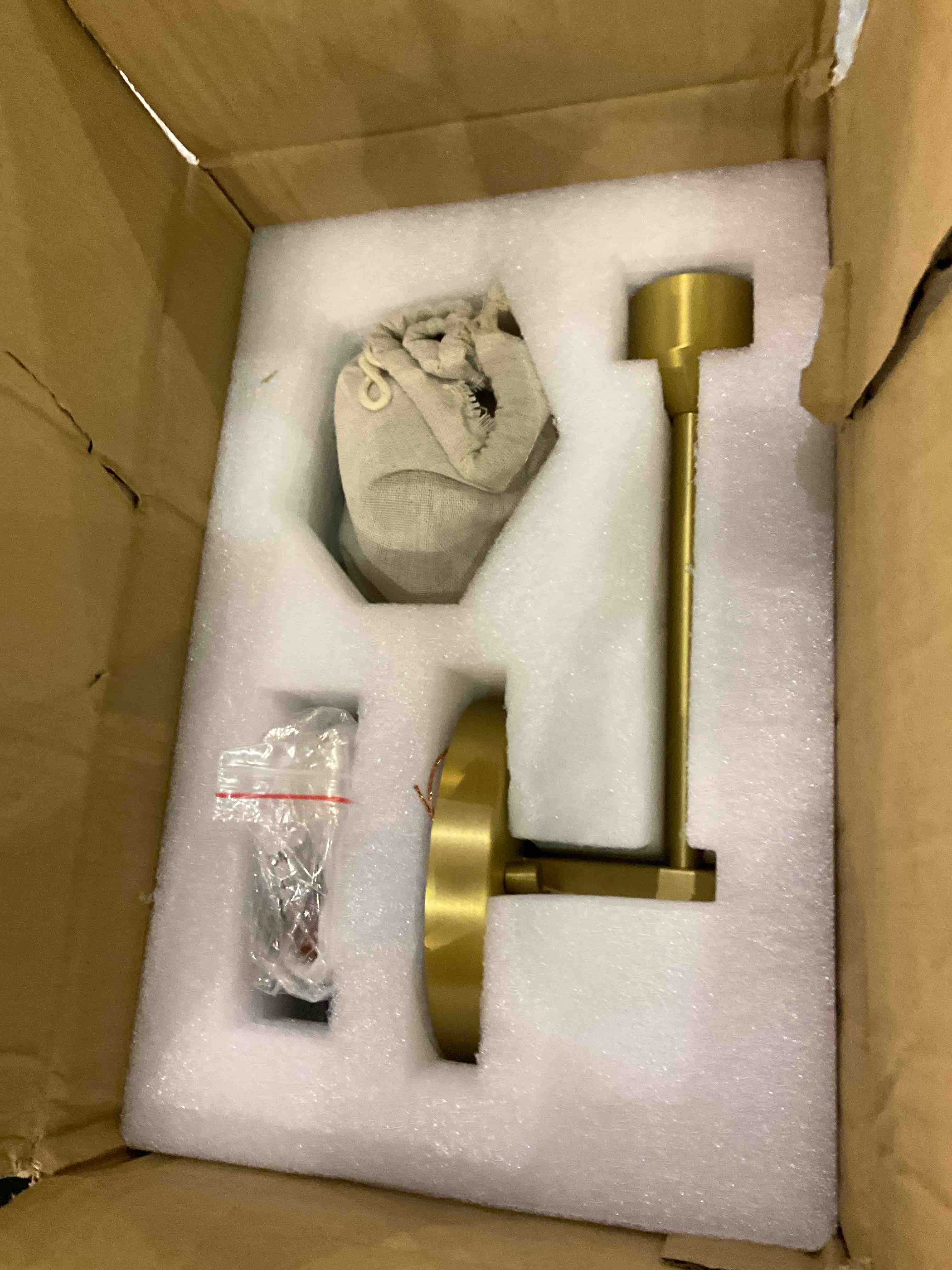 https://s3.amazonaws.com/lotting-images-prod/BargainHunt/EXS01588120_1714390606793.jpeg