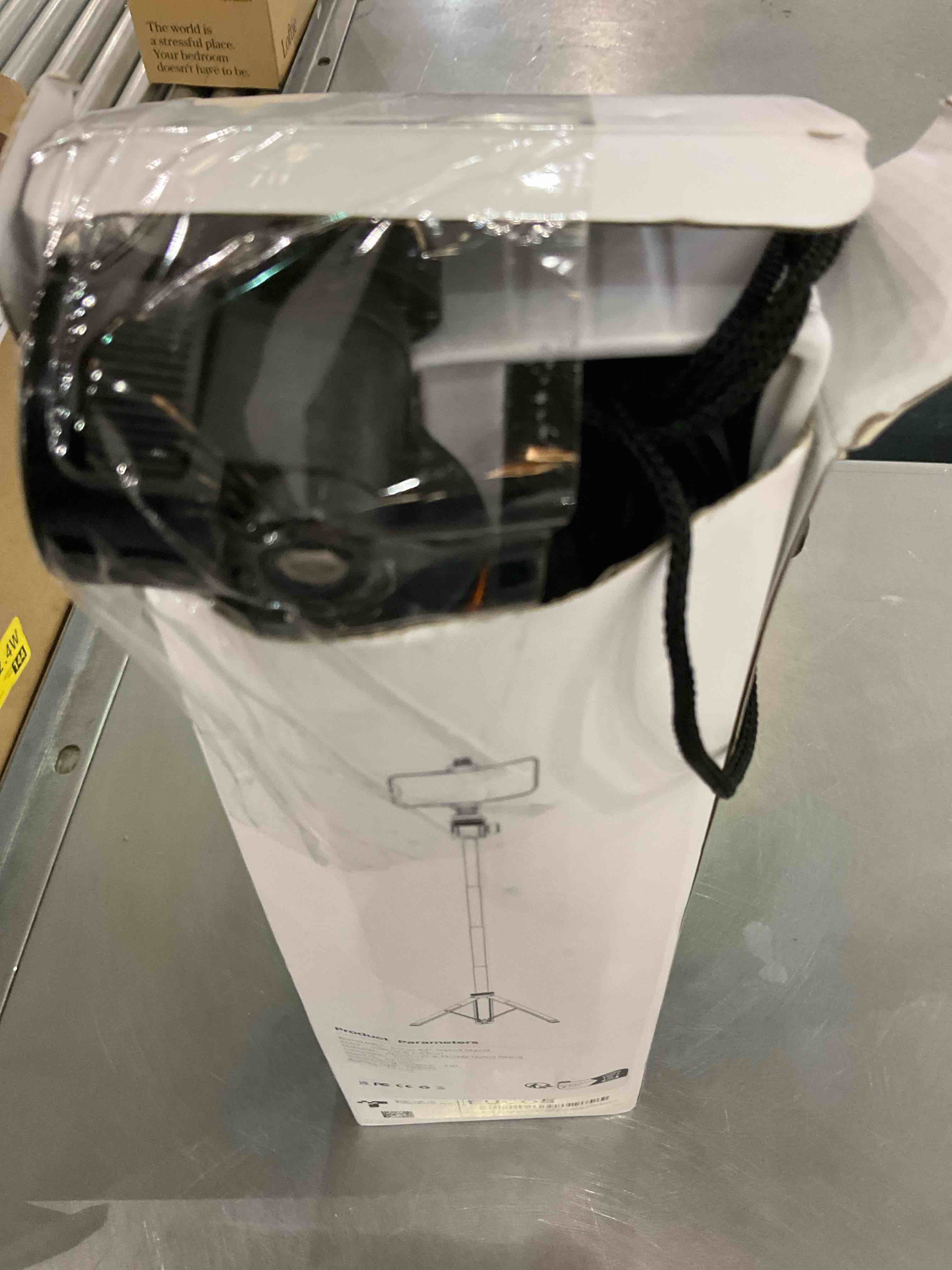 https://s3.amazonaws.com/lotting-images-prod/BargainHunt/EXS01588836_1715264400497.jpeg