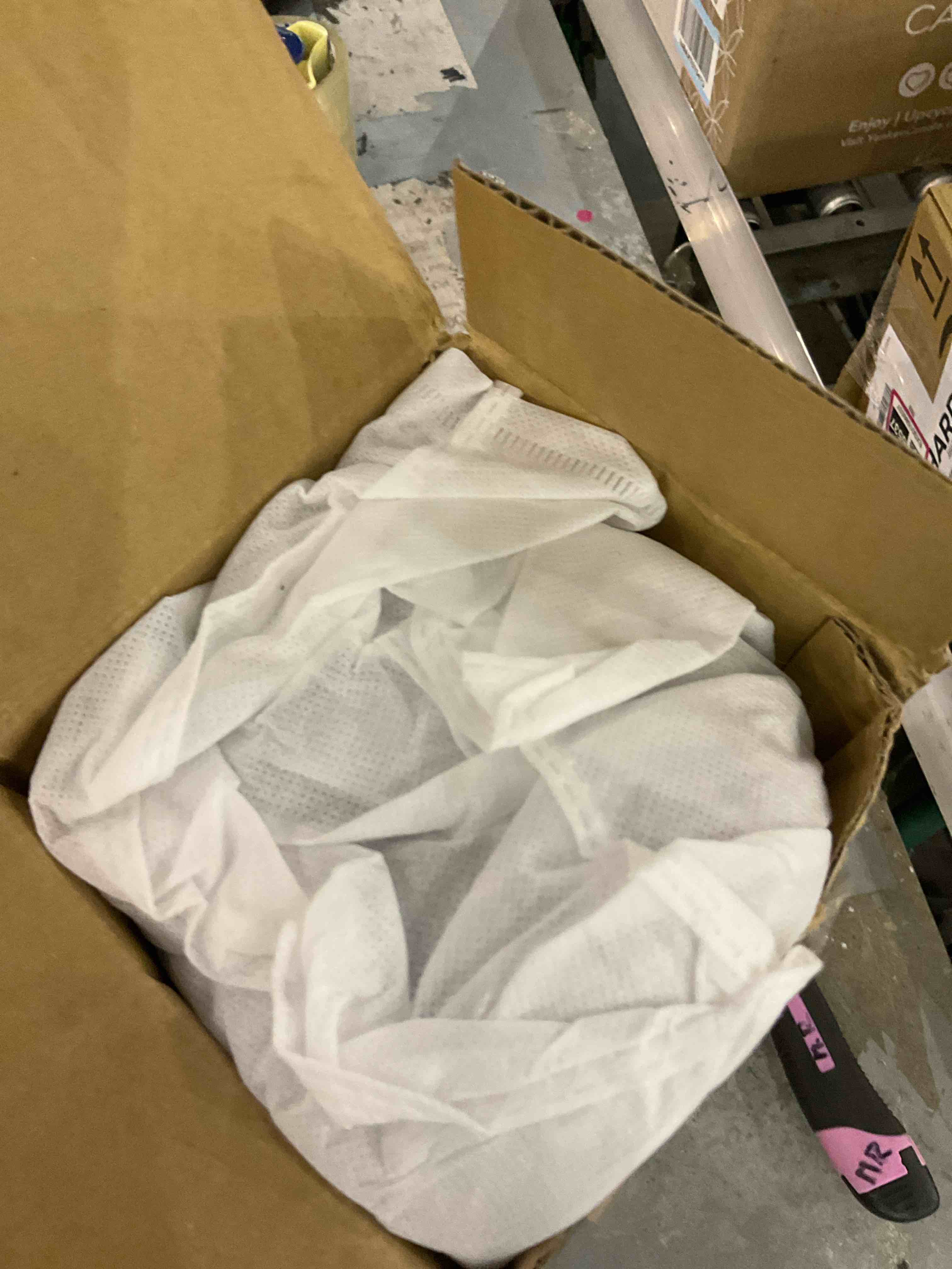 https://s3.amazonaws.com/lotting-images-prod/BargainHunt/EXS01589598_1714736628788.jpeg