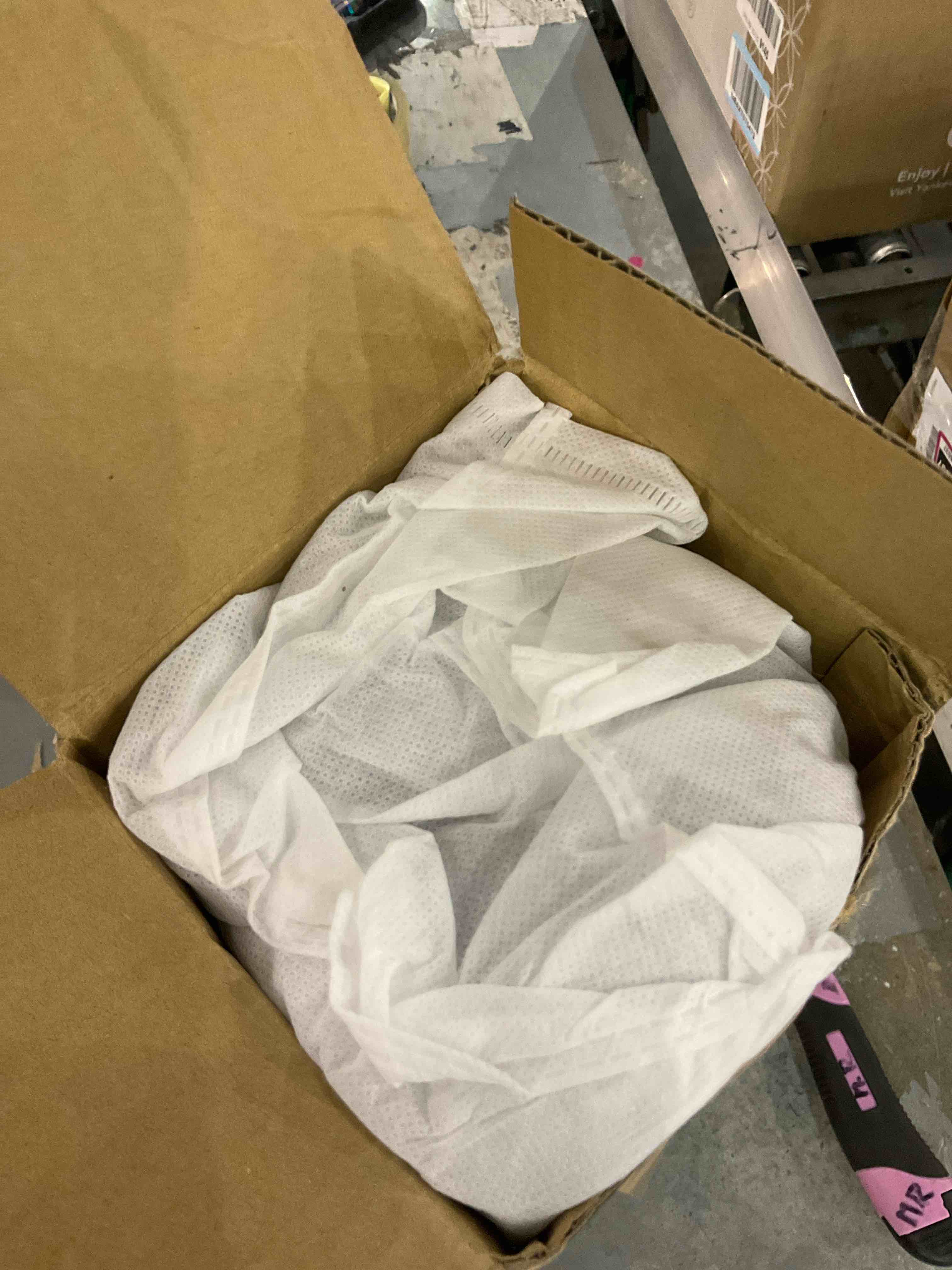 https://s3.amazonaws.com/lotting-images-prod/BargainHunt/EXS01589598_1714736630035.jpeg