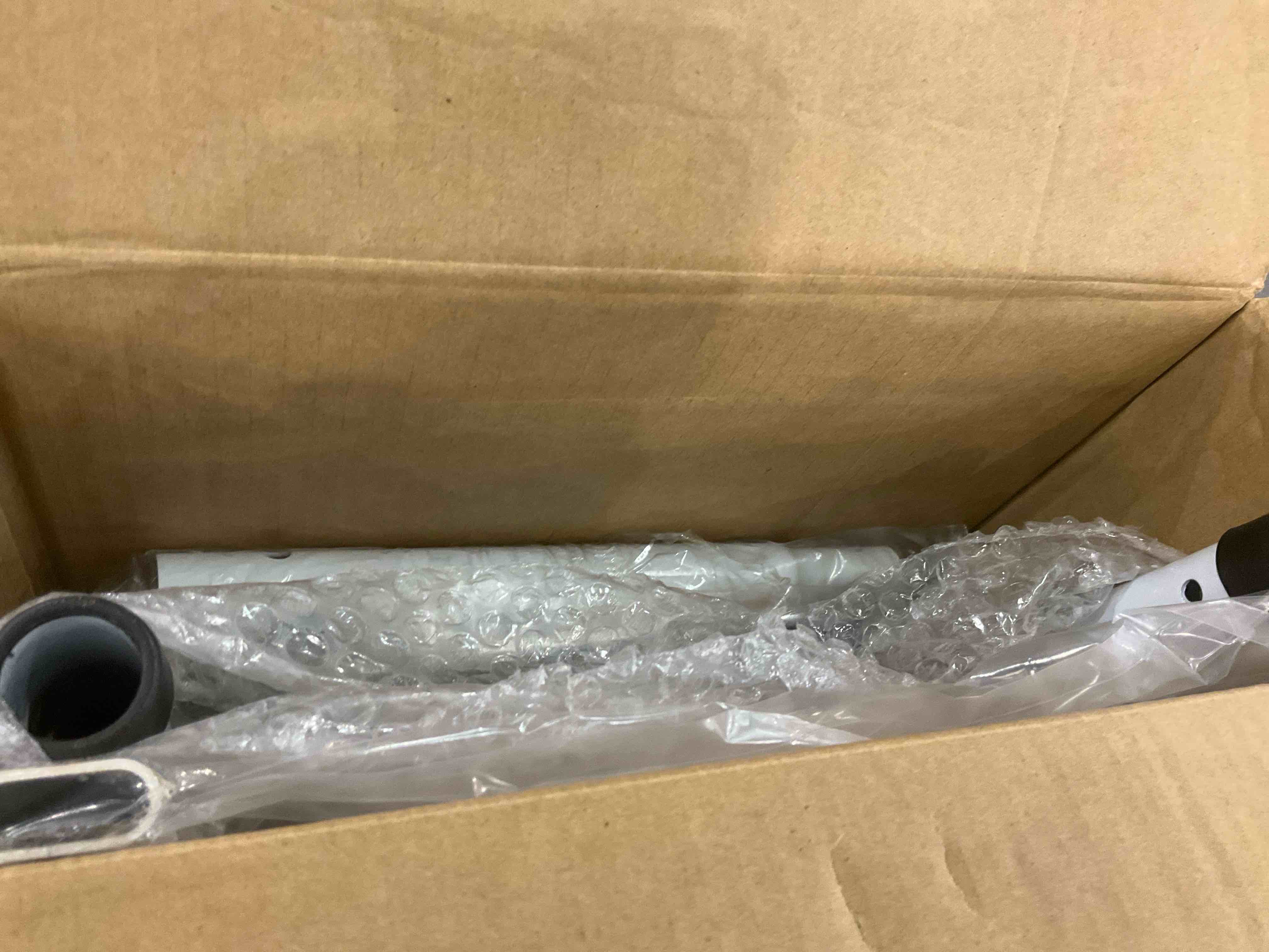 https://s3.amazonaws.com/lotting-images-prod/BargainHunt/EXS01589873_1714502899175.jpeg