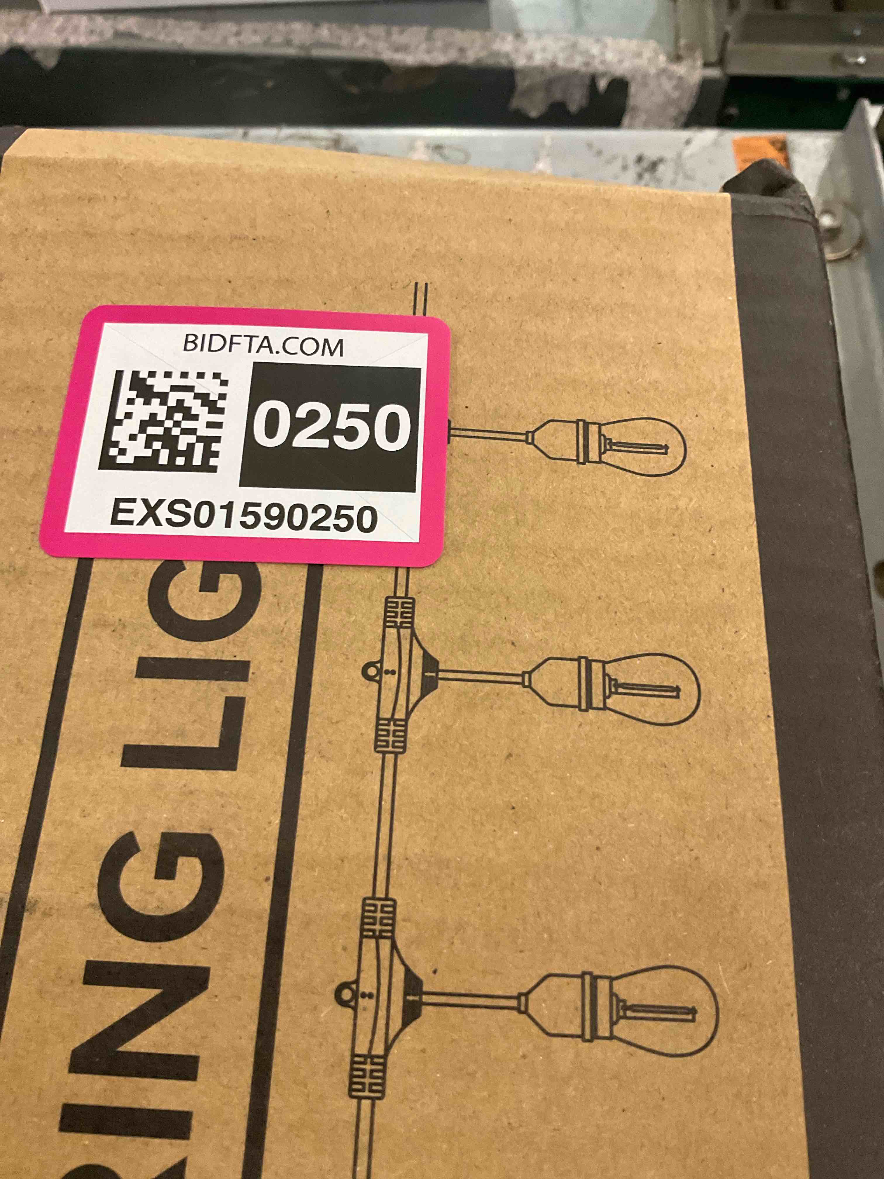 https://s3.amazonaws.com/lotting-images-prod/BargainHunt/EXS01590250_1719428967879.jpeg