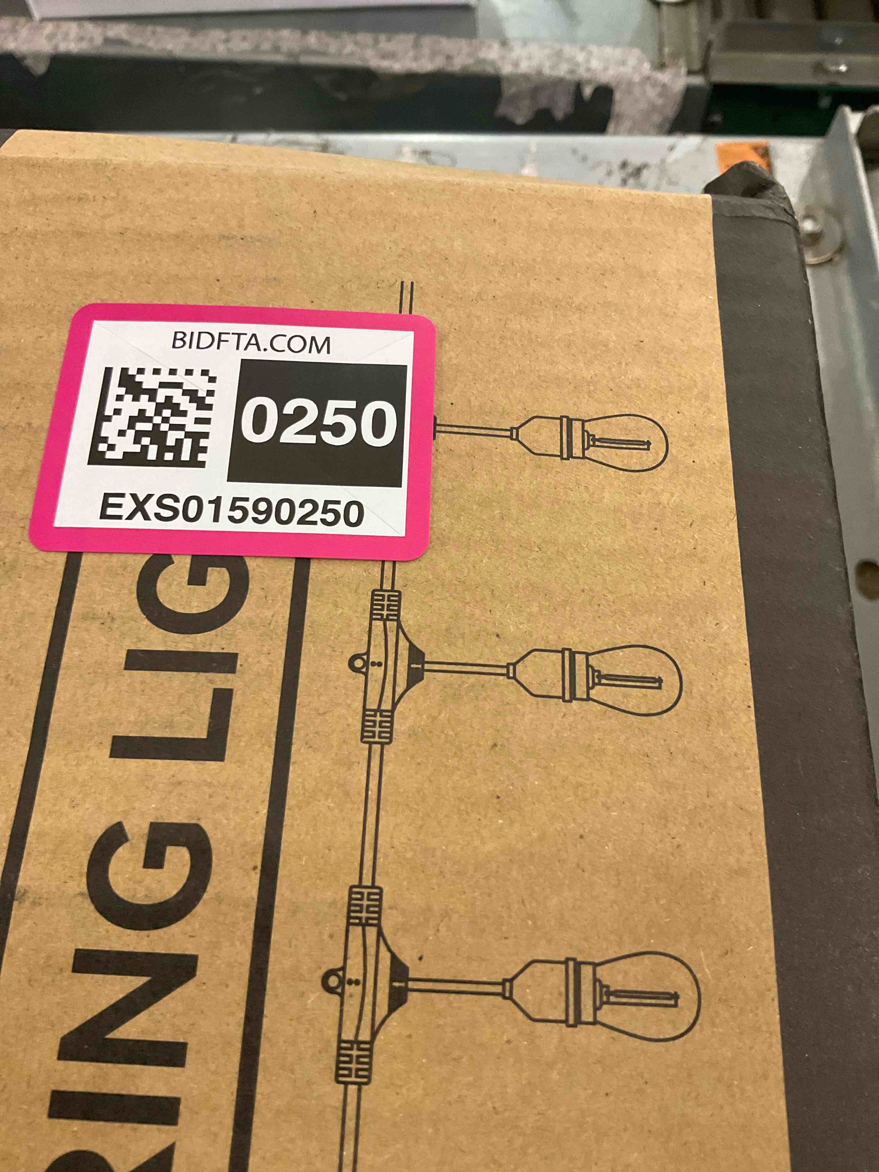 https://s3.amazonaws.com/lotting-images-prod/BargainHunt/EXS01590250_1719428968746.jpeg